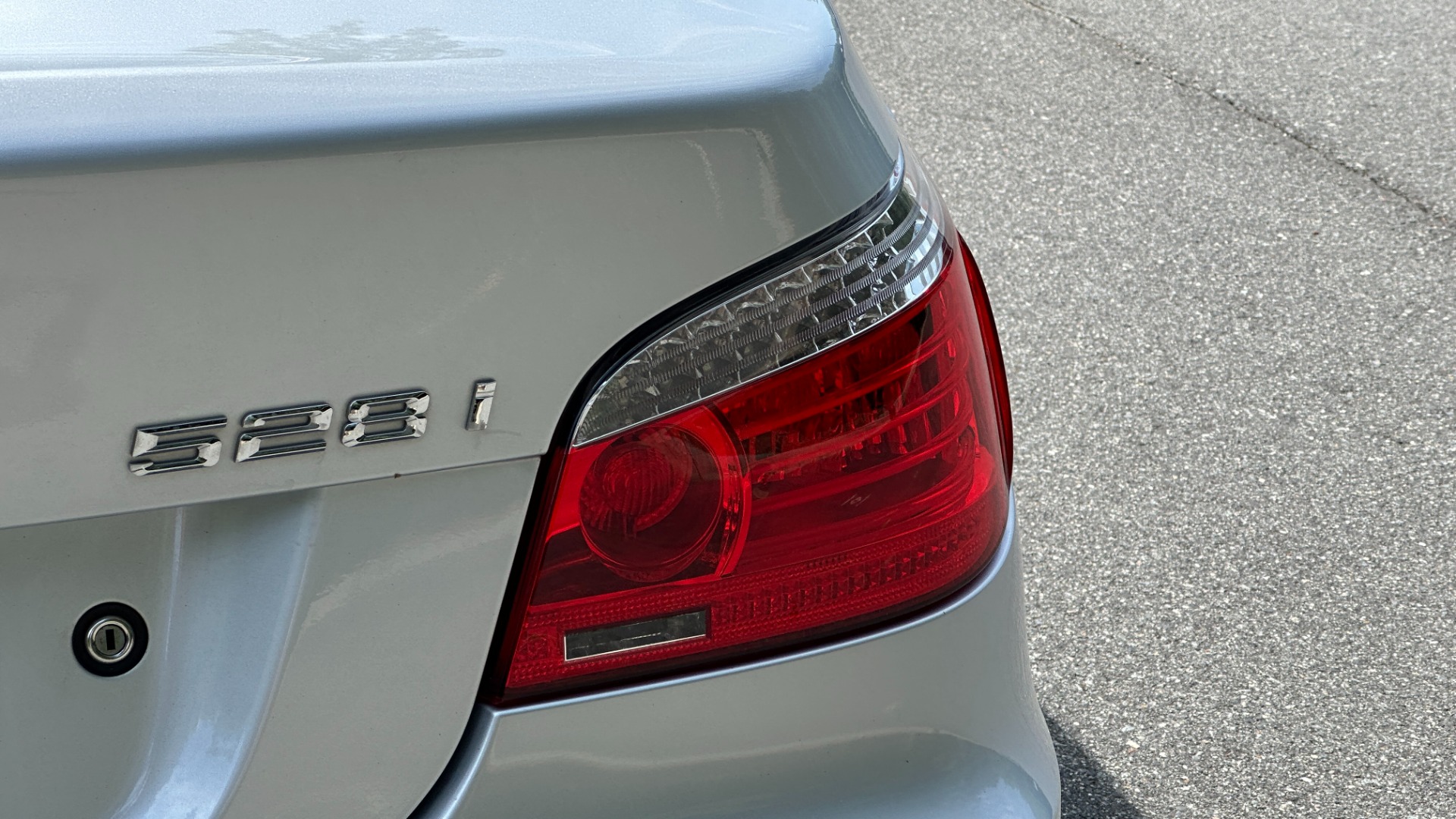 Used 2009 BMW 5 Series 528i / SPORT PACKAGE / PREMIUM PACKAGE / DAKOTA LEATHER for sale $14,995 at Formula Imports in Charlotte NC 28227 43