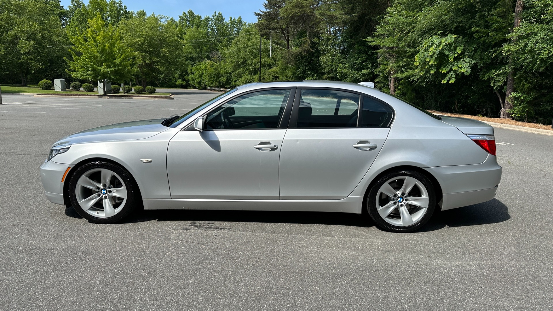 Used 2009 BMW 5 Series 528i / SPORT PACKAGE / PREMIUM PACKAGE / DAKOTA LEATHER for sale $14,995 at Formula Imports in Charlotte NC 28227 5