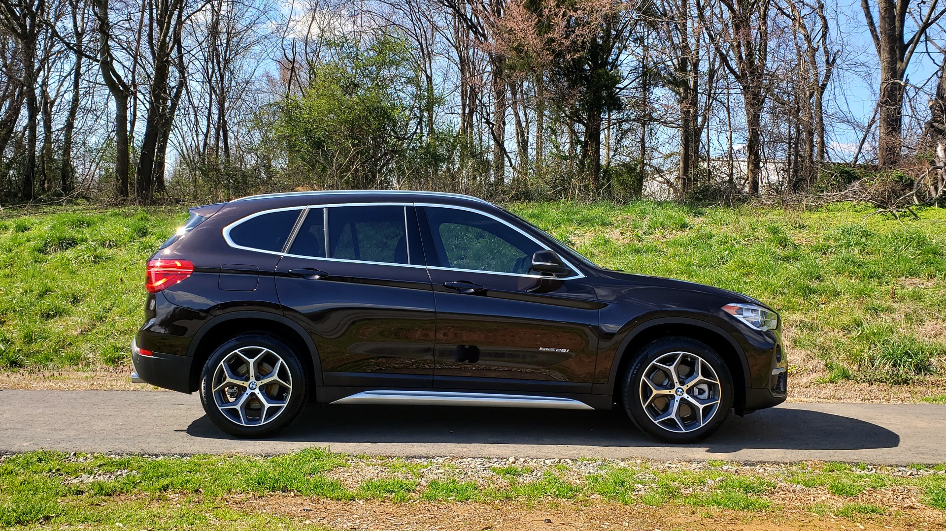 Used 2017 BMW X1 SDRIVE28I PREMIUM / DRVR ASST / PANO-ROOF / REARVIEW for sale Sold at Formula Imports in Charlotte NC 28227 5