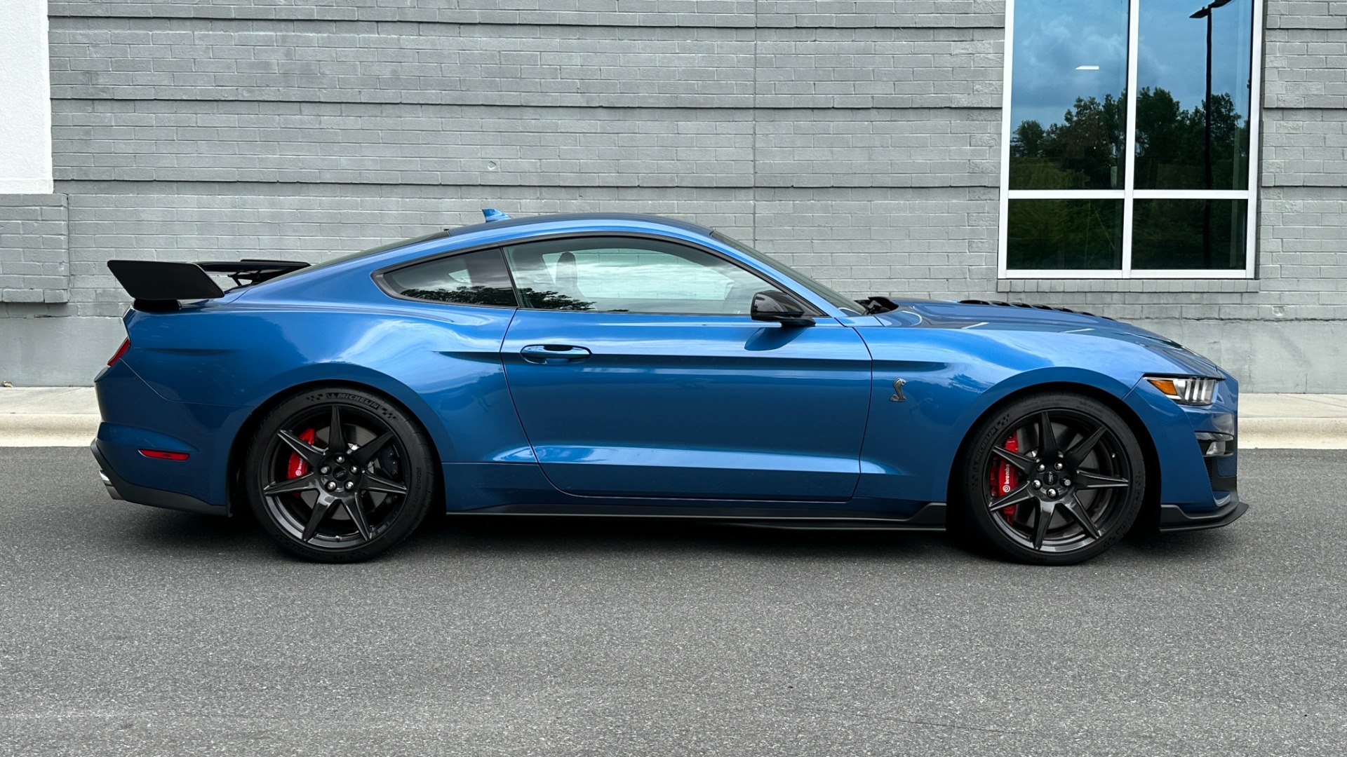 Used 2021 Ford Mustang SHELBY GT500 / CARBON FIBER TRACK PACK / RECARO / TECH PKG / PAINTED STRIPE for sale $118,000 at Formula Imports in Charlotte NC 28227 3