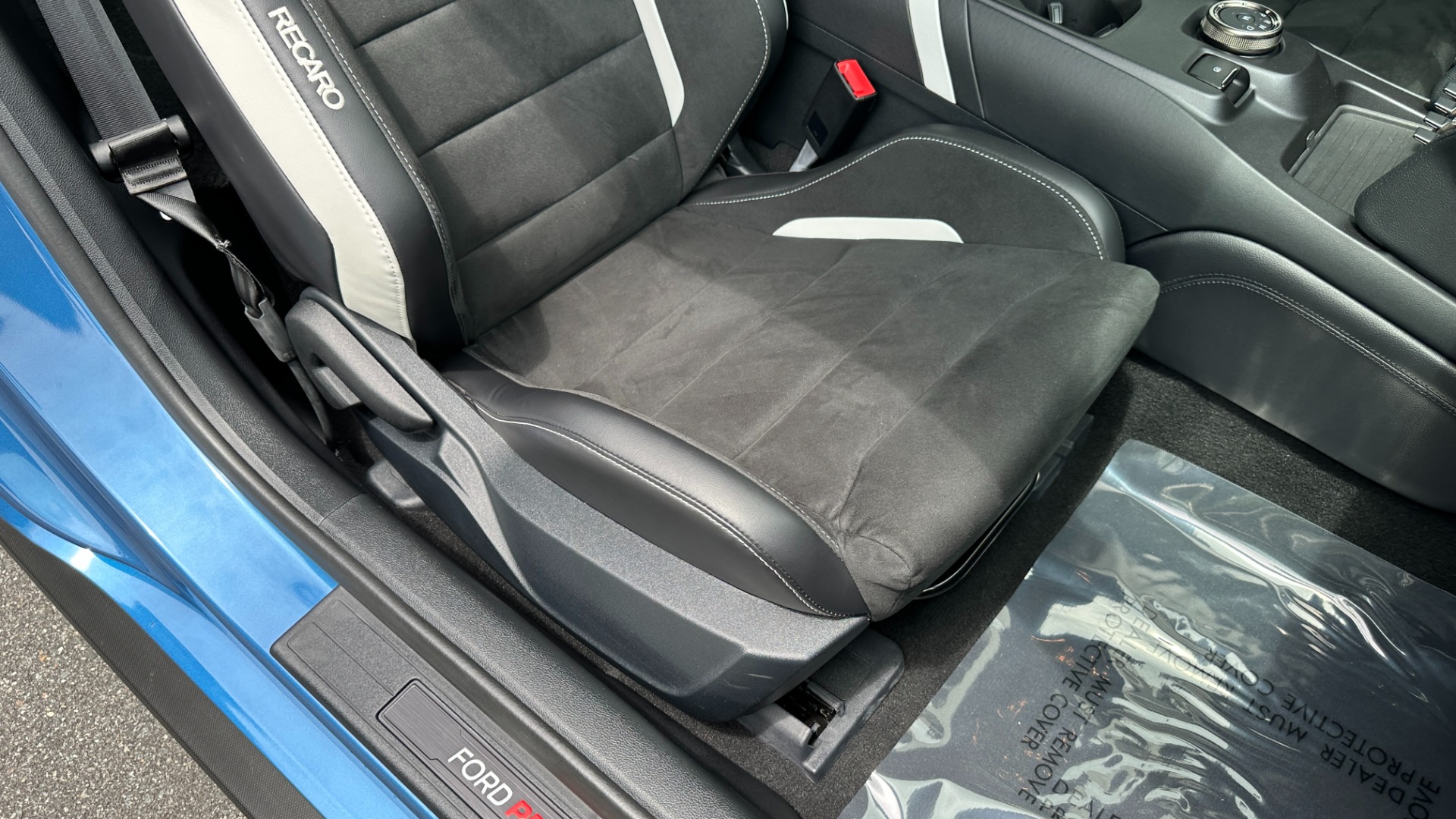 Used 2021 Ford Mustang SHELBY GT500 / CARBON FIBER TRACK PACK / RECARO / TECH PKG / PAINTED STRIPE for sale $118,000 at Formula Imports in Charlotte NC 28227 30