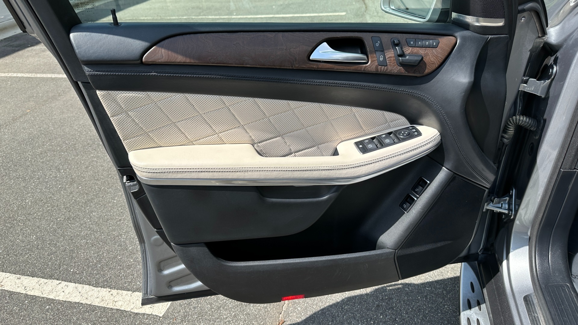 Used 2015 Mercedes-Benz GL-Class GL 550 / DRIVER ASSISTANCE / PANORAMIC ROOF / ENTERTAINMENT / 4WD for sale Sold at Formula Imports in Charlotte NC 28227 10