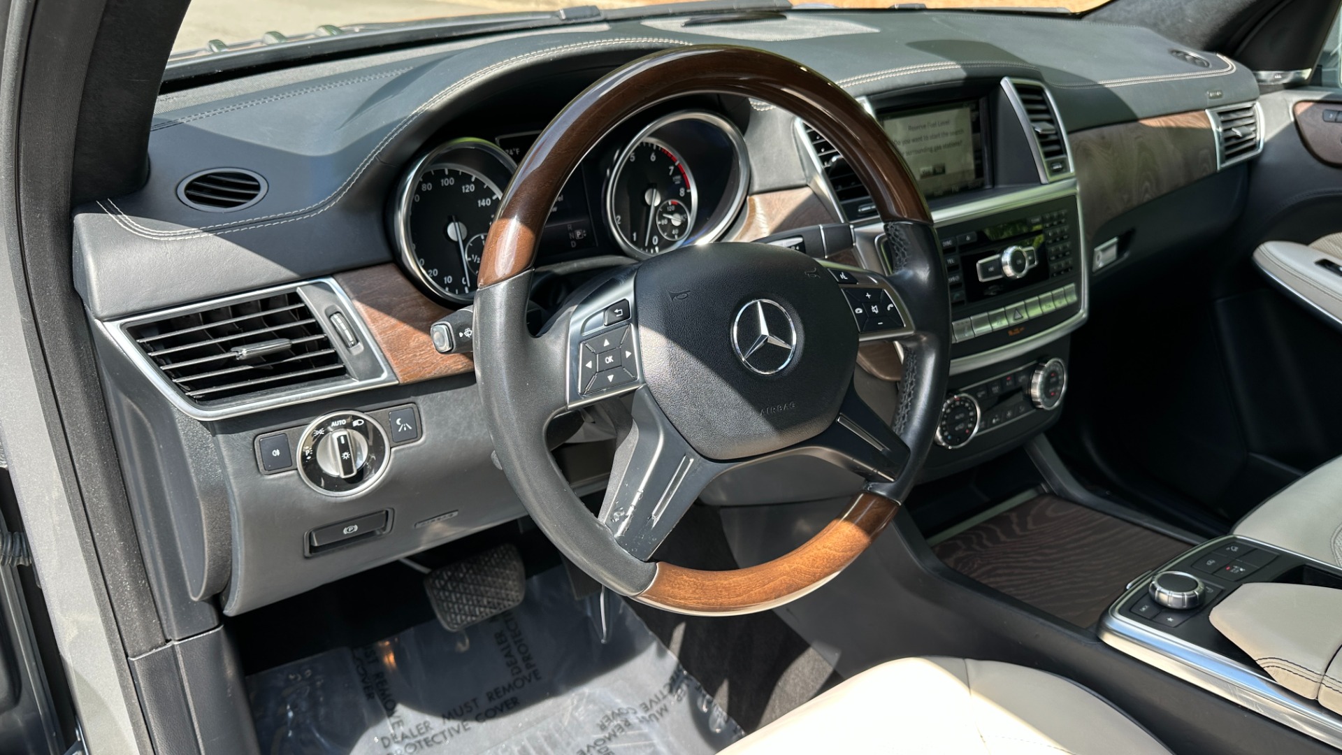 Used 2015 Mercedes-Benz GL-Class GL 550 / DRIVER ASSISTANCE / PANORAMIC ROOF / ENTERTAINMENT / 4WD for sale Sold at Formula Imports in Charlotte NC 28227 16