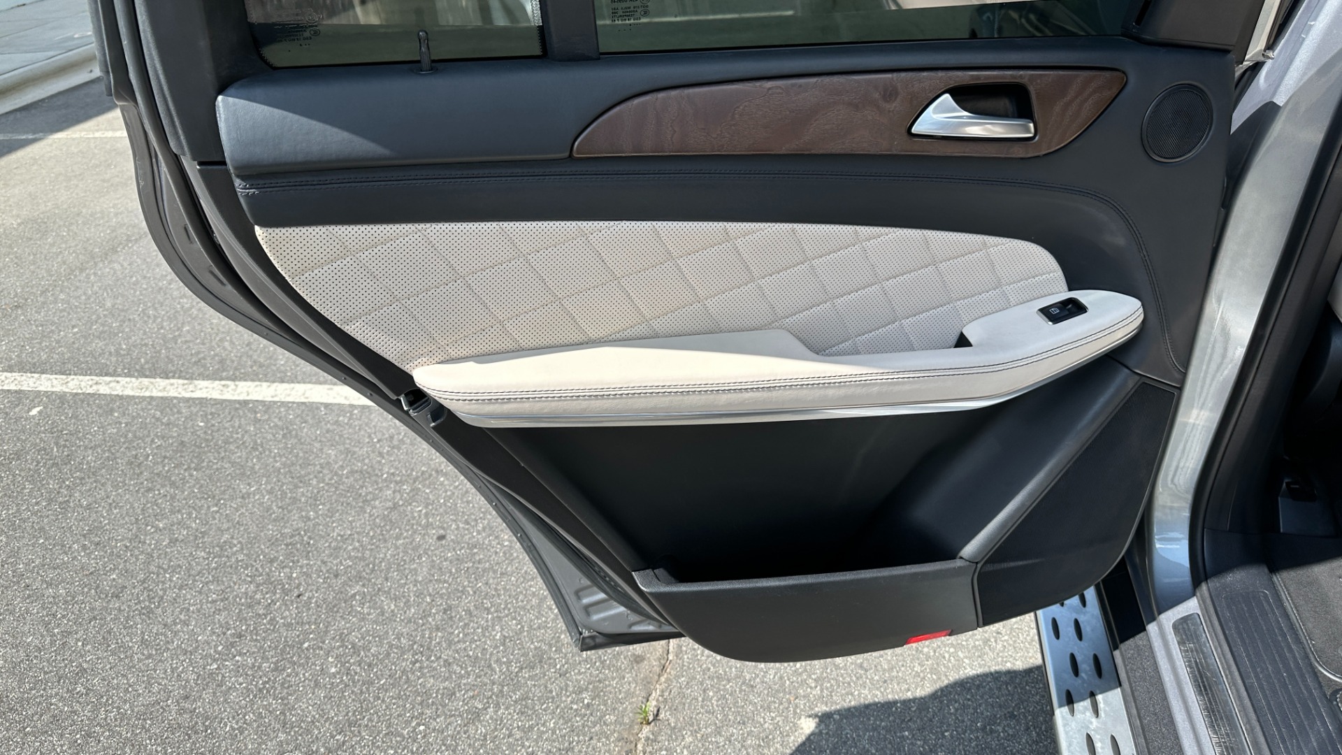 Used 2015 Mercedes-Benz GL-Class GL 550 / DRIVER ASSISTANCE / PANORAMIC ROOF / ENTERTAINMENT / 4WD for sale Sold at Formula Imports in Charlotte NC 28227 23