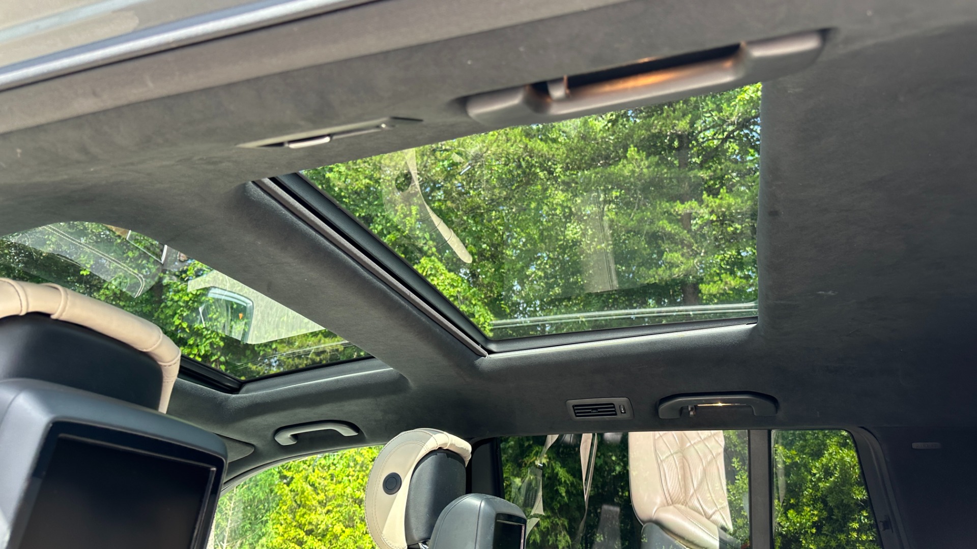 Used 2015 Mercedes-Benz GL-Class GL 550 / DRIVER ASSISTANCE / PANORAMIC ROOF / ENTERTAINMENT / 4WD for sale Sold at Formula Imports in Charlotte NC 28227 24