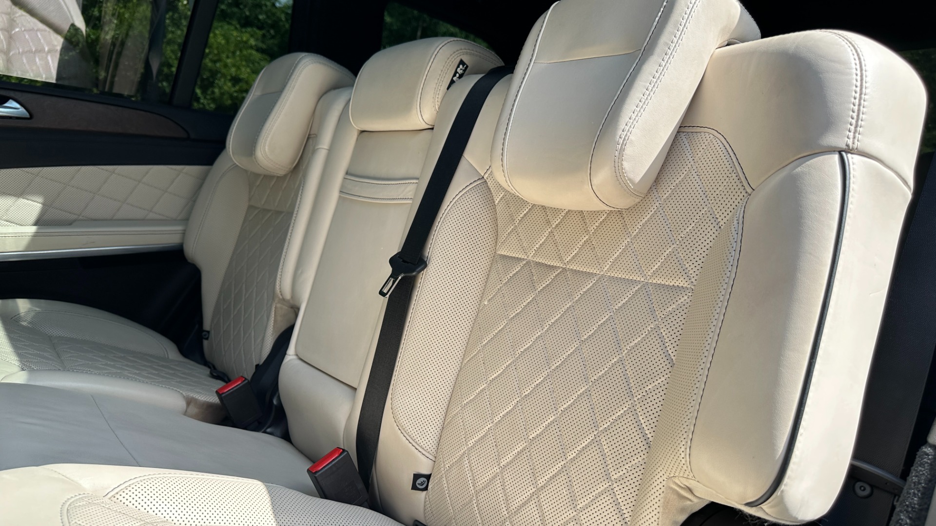Used 2015 Mercedes-Benz GL-Class GL 550 / DRIVER ASSISTANCE / PANORAMIC ROOF / ENTERTAINMENT / 4WD for sale Sold at Formula Imports in Charlotte NC 28227 26