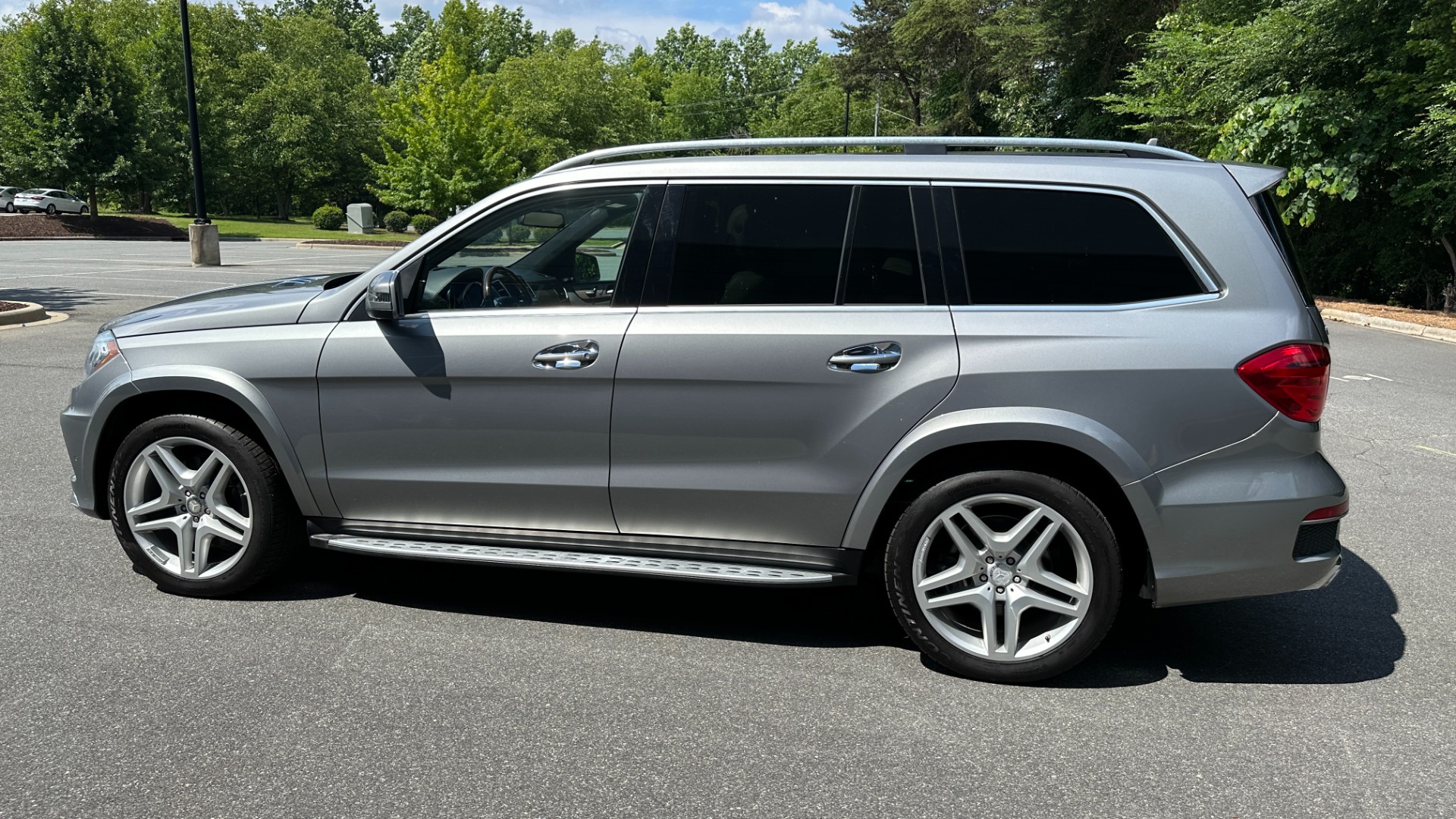 Used 2015 Mercedes-Benz GL-Class GL 550 / DRIVER ASSISTANCE / PANORAMIC ROOF / ENTERTAINMENT / 4WD for sale Sold at Formula Imports in Charlotte NC 28227 3