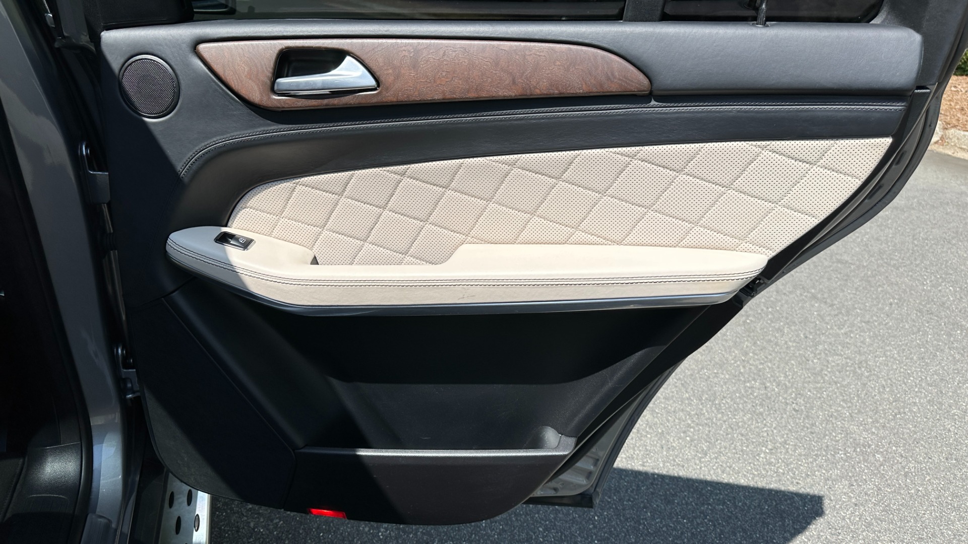Used 2015 Mercedes-Benz GL-Class GL 550 / DRIVER ASSISTANCE / PANORAMIC ROOF / ENTERTAINMENT / 4WD for sale Sold at Formula Imports in Charlotte NC 28227 33