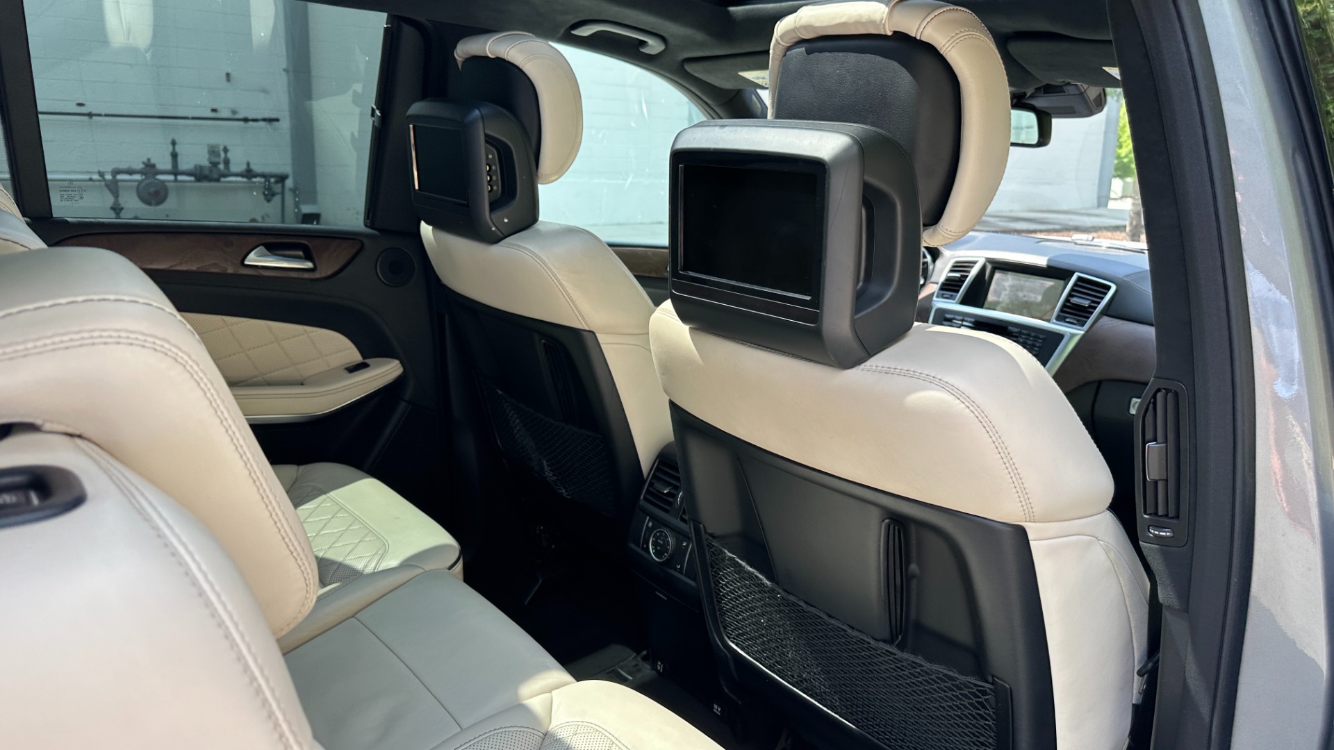 Used 2015 Mercedes-Benz GL-Class GL 550 / DRIVER ASSISTANCE / PANORAMIC ROOF / ENTERTAINMENT / 4WD for sale Sold at Formula Imports in Charlotte NC 28227 34