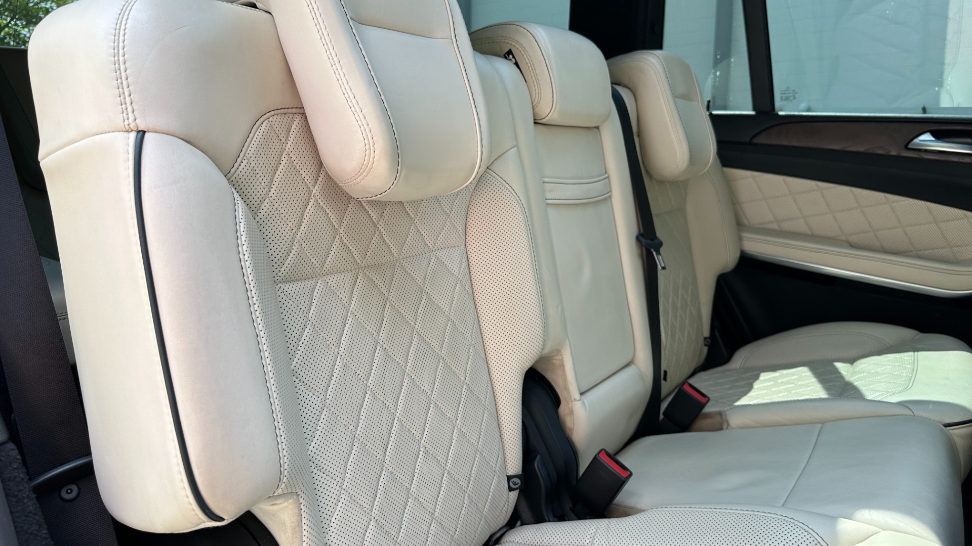 Used 2015 Mercedes-Benz GL-Class GL 550 / DRIVER ASSISTANCE / PANORAMIC ROOF / ENTERTAINMENT / 4WD for sale Sold at Formula Imports in Charlotte NC 28227 36