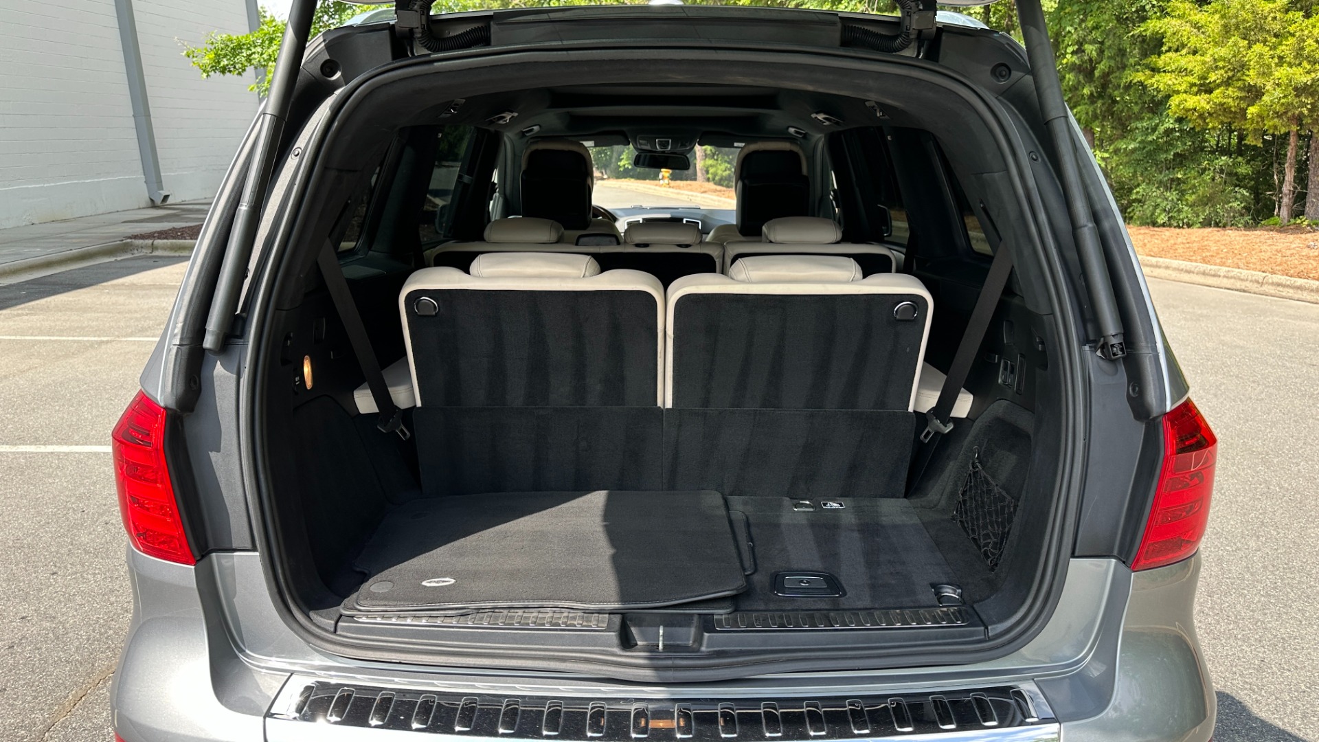 Used 2015 Mercedes-Benz GL-Class GL 550 / DRIVER ASSISTANCE / PANORAMIC ROOF / ENTERTAINMENT / 4WD for sale Sold at Formula Imports in Charlotte NC 28227 56