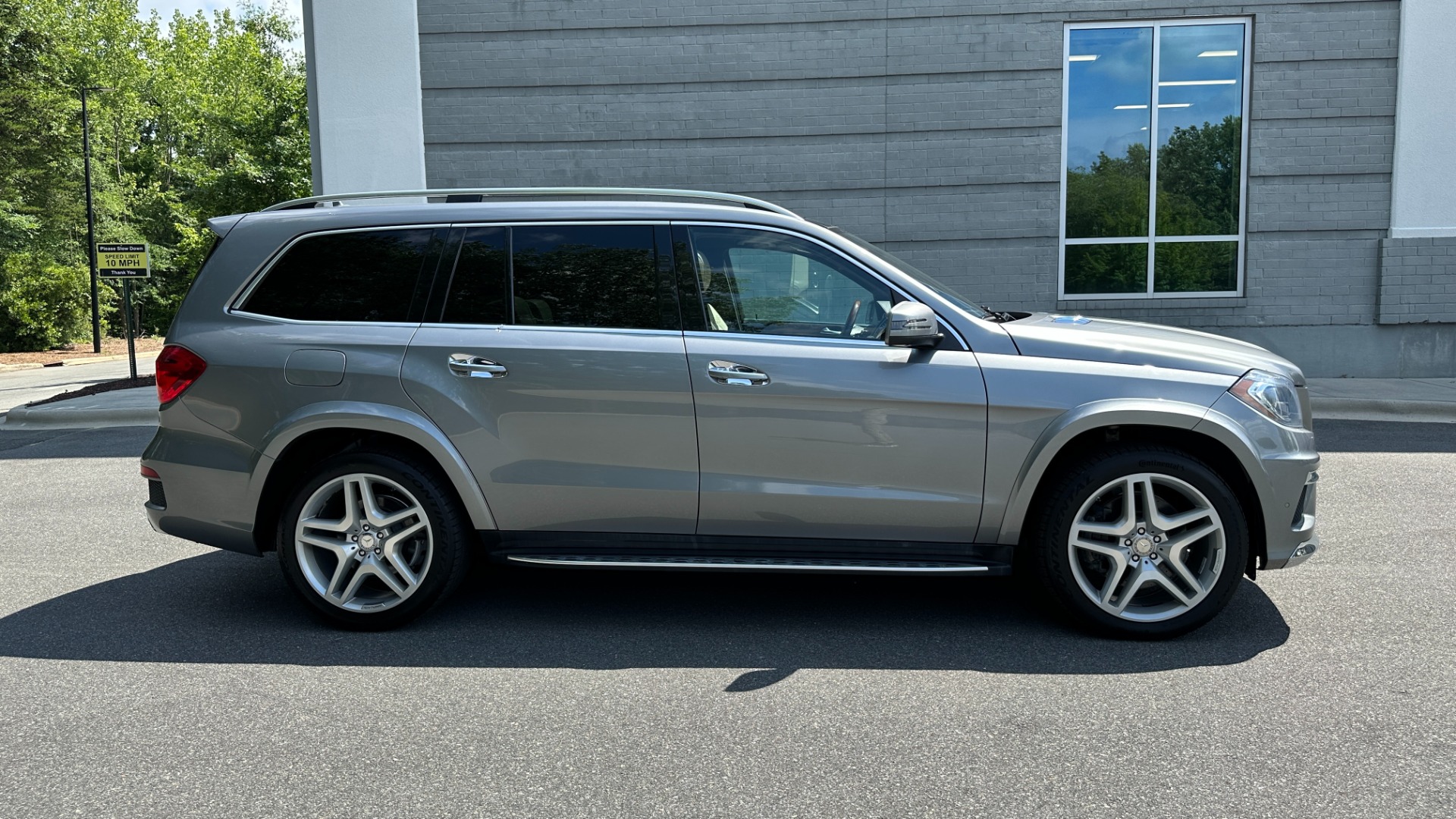 Used 2015 Mercedes-Benz GL-Class GL 550 / DRIVER ASSISTANCE / PANORAMIC ROOF / ENTERTAINMENT / 4WD for sale Sold at Formula Imports in Charlotte NC 28227 6