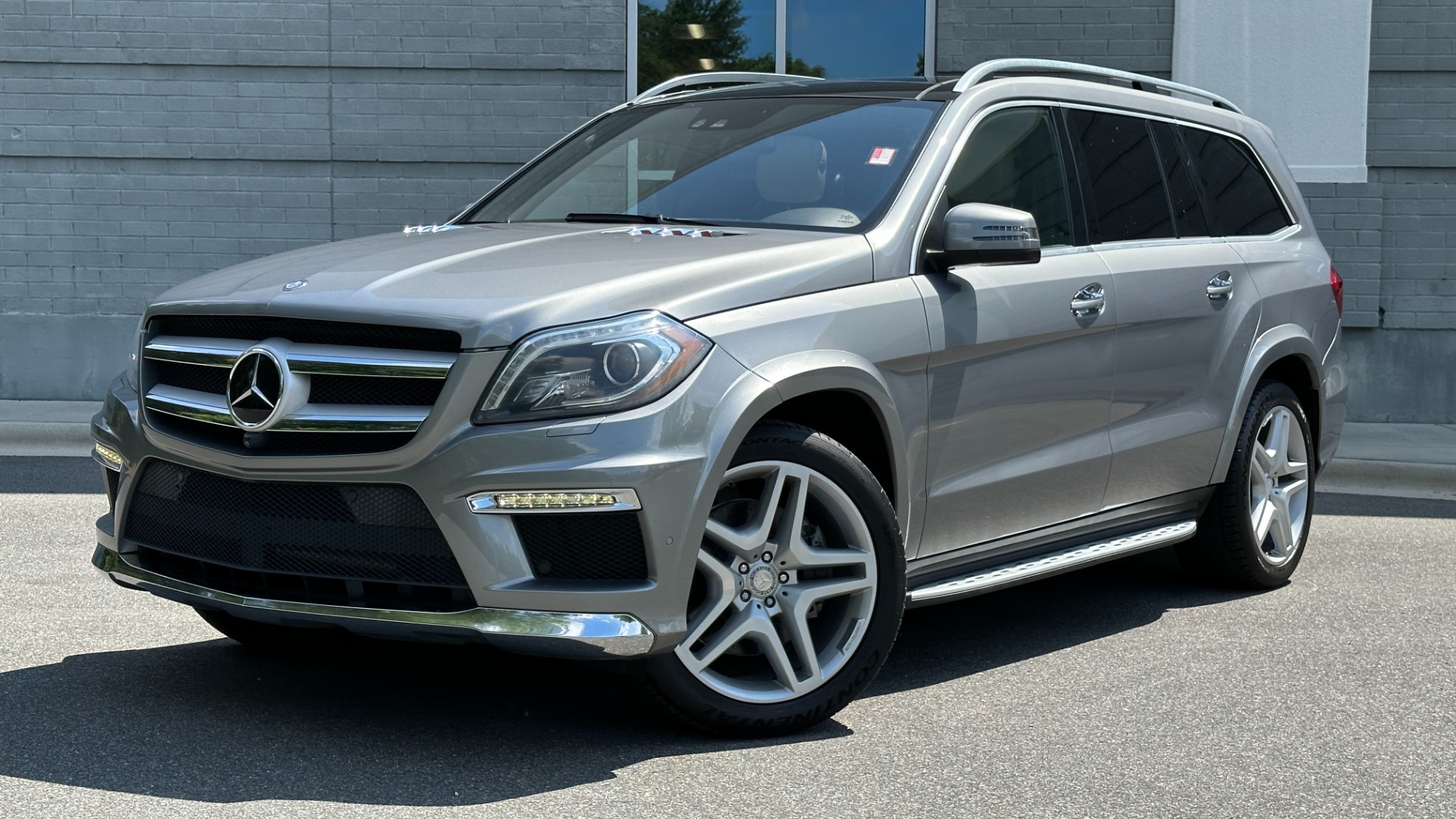 Used 2015 Mercedes-Benz GL-Class GL 550 / DRIVER ASSISTANCE / PANORAMIC ROOF / ENTERTAINMENT / 4WD for sale Sold at Formula Imports in Charlotte NC 28227 1