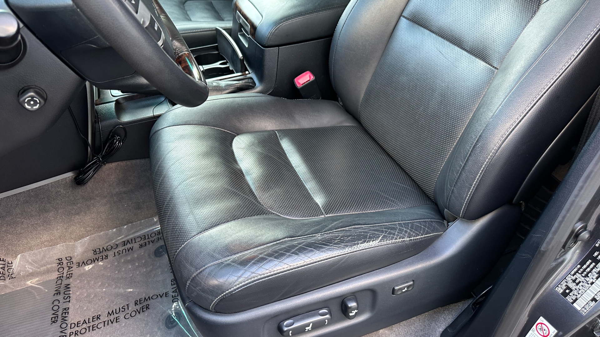 Used 2015 Toyota Land Cruiser 3RD ROW / LEATHER / HEATED SEATS / NAV / DVD / LOADED for sale Sold at Formula Imports in Charlotte NC 28227 14