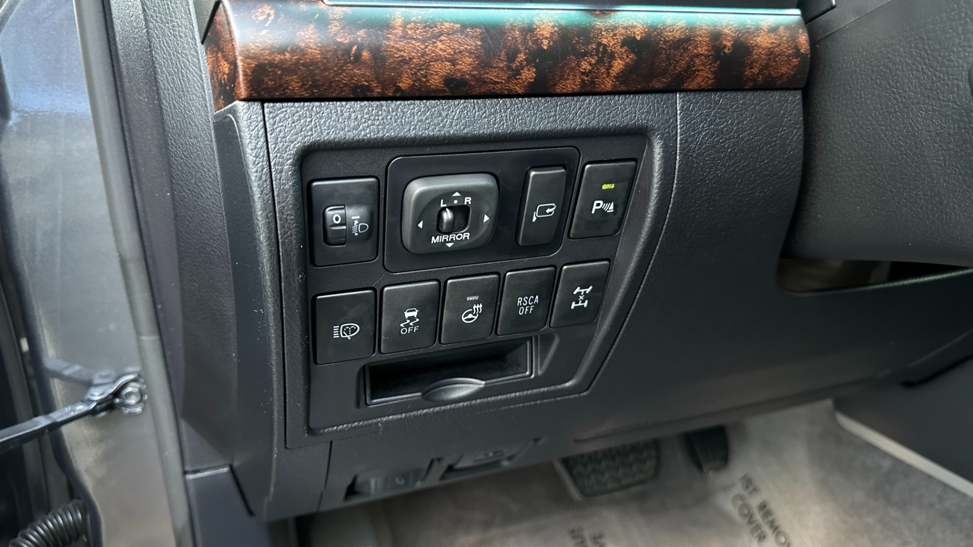 Used 2015 Toyota Land Cruiser 3RD ROW / LEATHER / HEATED SEATS / NAV / DVD / LOADED for sale $51,995 at Formula Imports in Charlotte NC 28227 16