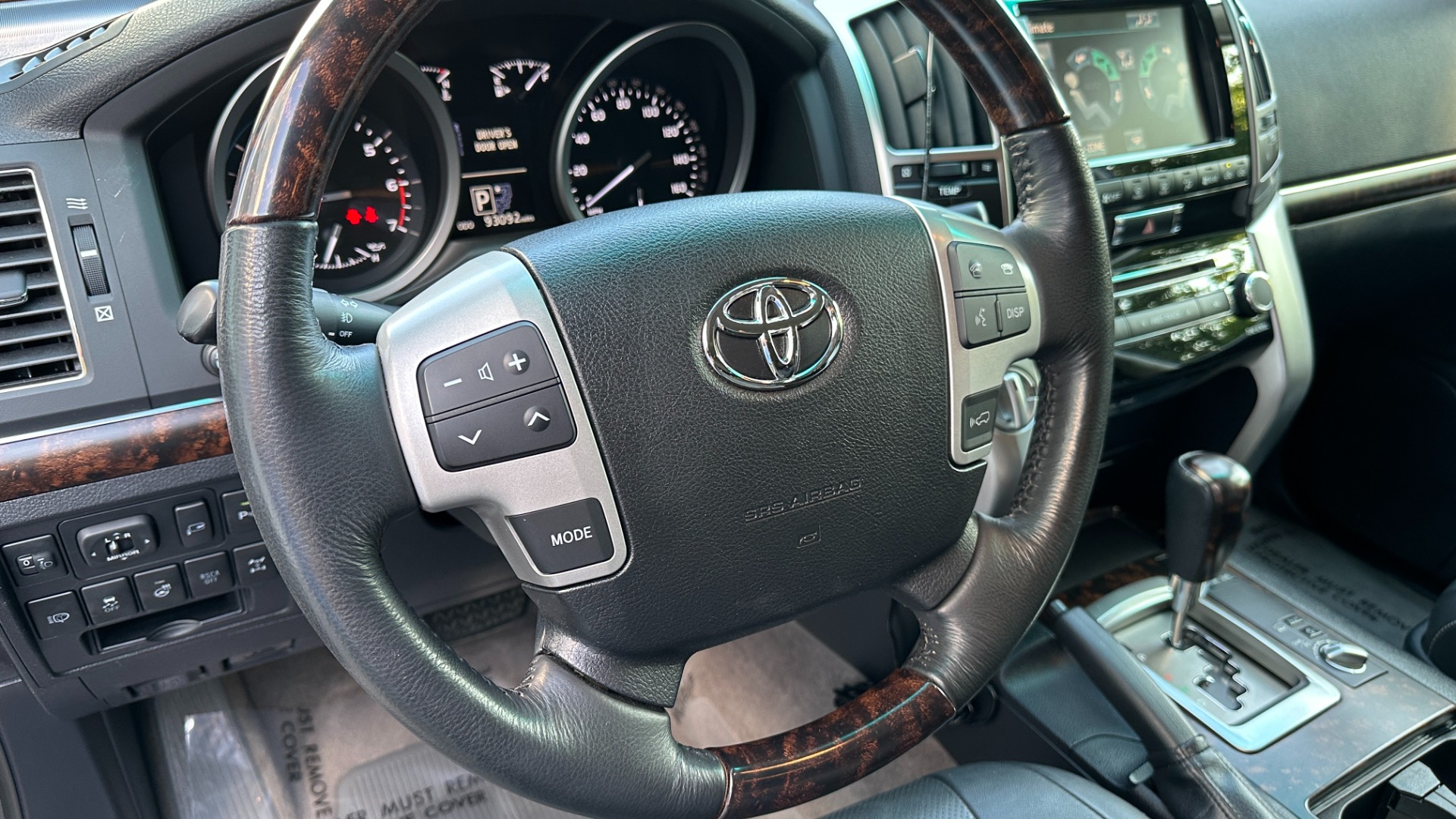 Used 2015 Toyota Land Cruiser 3RD ROW / LEATHER / HEATED SEATS / NAV / DVD / LOADED for sale $51,995 at Formula Imports in Charlotte NC 28227 17