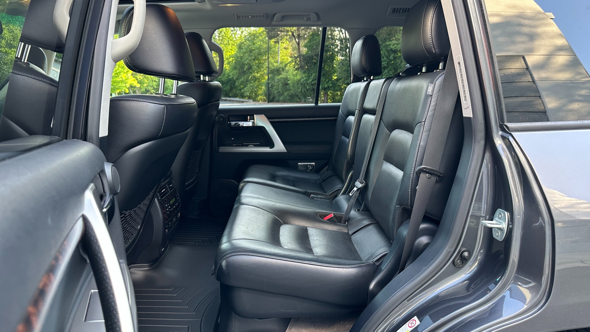 Used 2015 Toyota Land Cruiser 3RD ROW / LEATHER / HEATED SEATS / NAV / DVD / LOADED for sale Sold at Formula Imports in Charlotte NC 28227 29