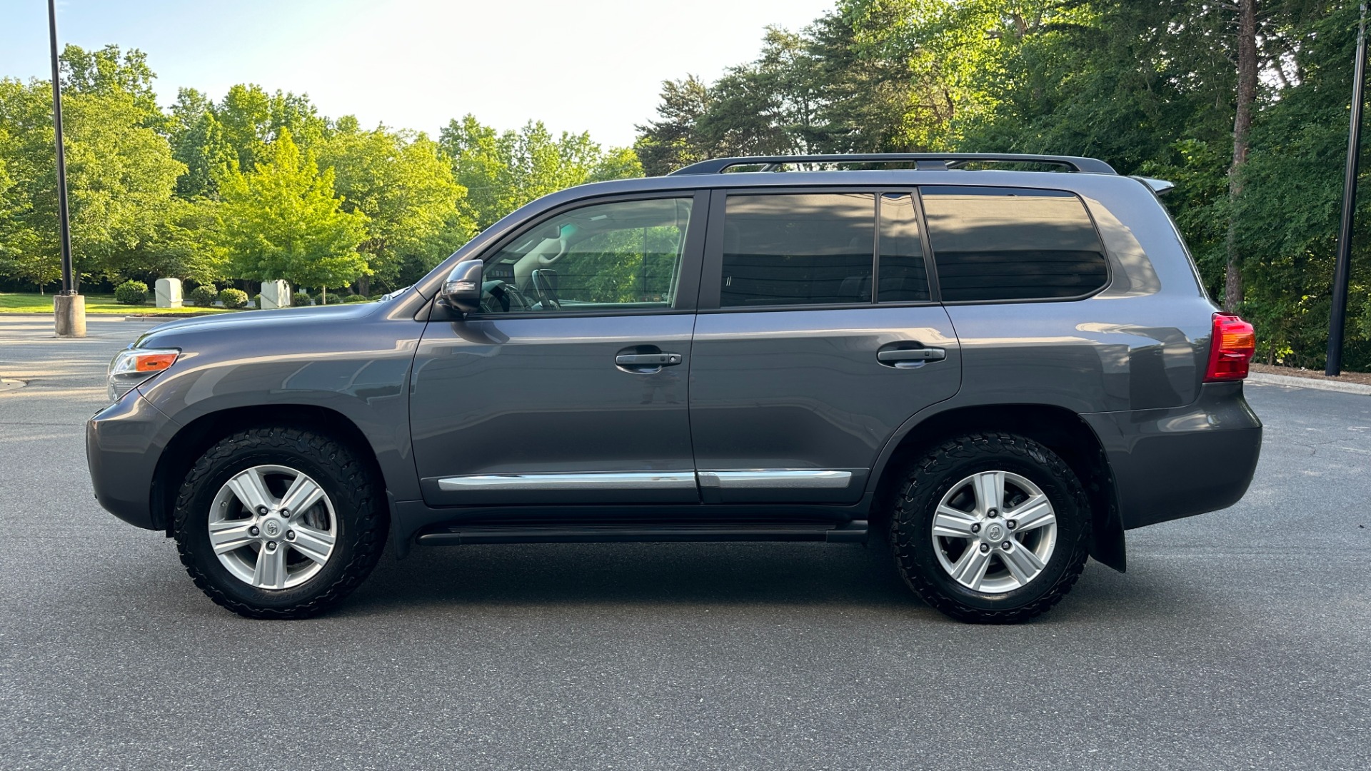 Used 2015 Toyota Land Cruiser 3RD ROW / LEATHER / HEATED SEATS / NAV / DVD / LOADED for sale $51,995 at Formula Imports in Charlotte NC 28227 3