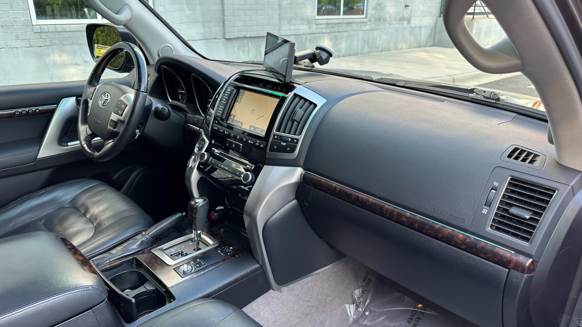 Used 2015 Toyota Land Cruiser 3RD ROW / LEATHER / HEATED SEATS / NAV / DVD / LOADED for sale $51,995 at Formula Imports in Charlotte NC 28227 39