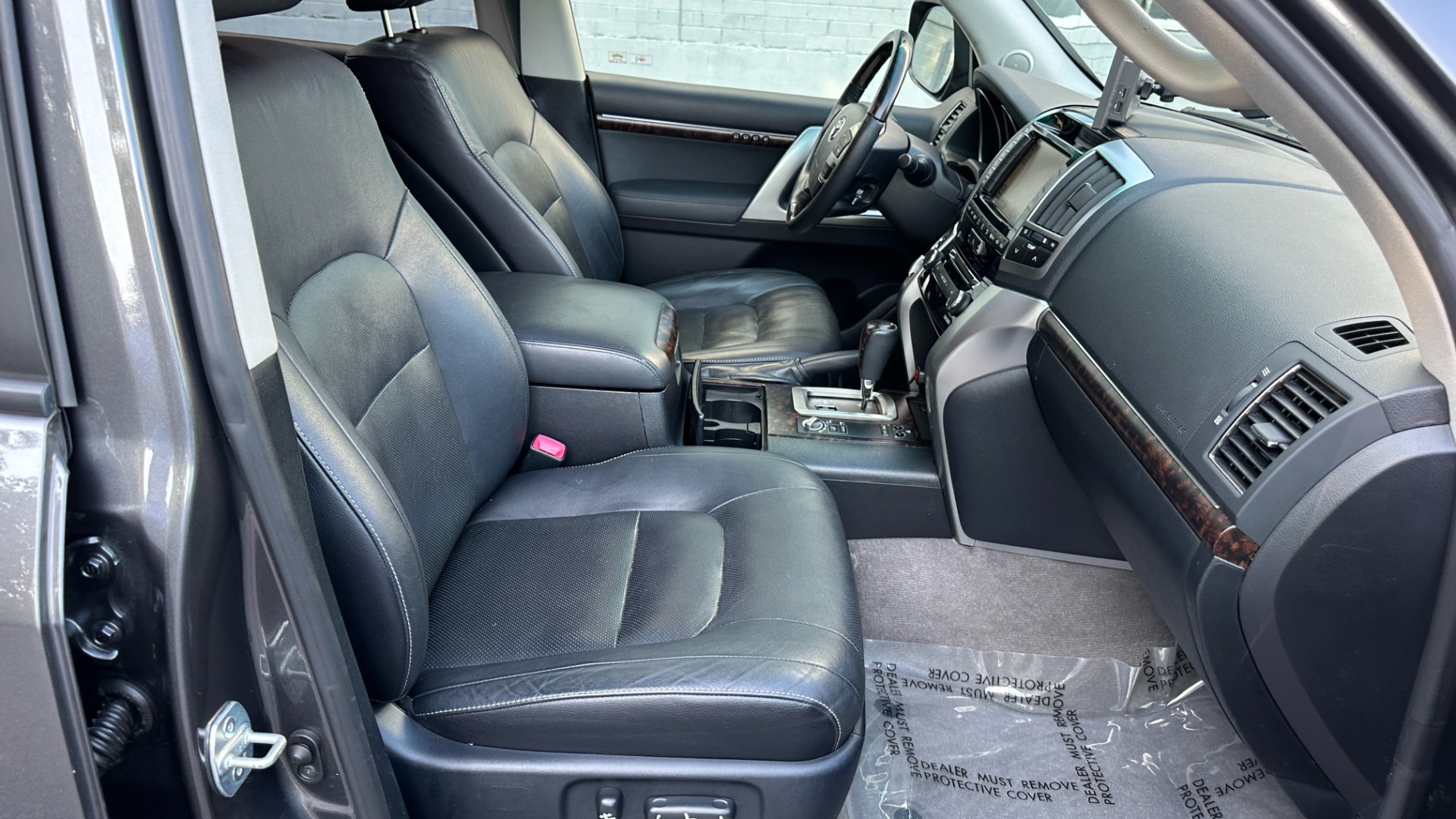 Used 2015 Toyota Land Cruiser 3RD ROW / LEATHER / HEATED SEATS / NAV / DVD / LOADED for sale $51,995 at Formula Imports in Charlotte NC 28227 40