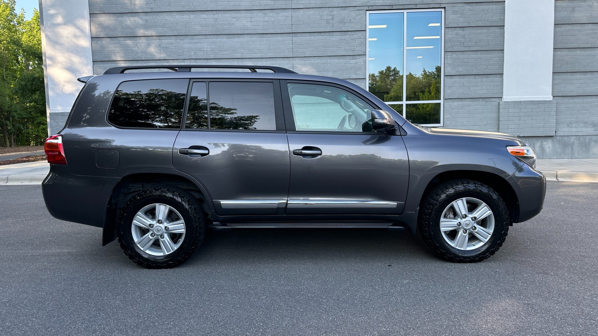 Used 2015 Toyota Land Cruiser 3RD ROW / LEATHER / HEATED SEATS / NAV / DVD / LOADED for sale $51,995 at Formula Imports in Charlotte NC 28227 6