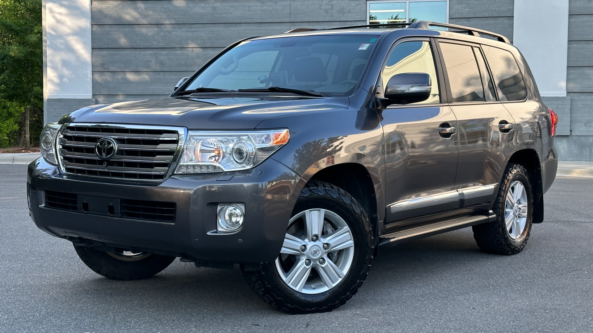 Used 2015 Toyota Land Cruiser 3RD ROW / LEATHER / HEATED SEATS / NAV / DVD / LOADED for sale $51,995 at Formula Imports in Charlotte NC 28227 1