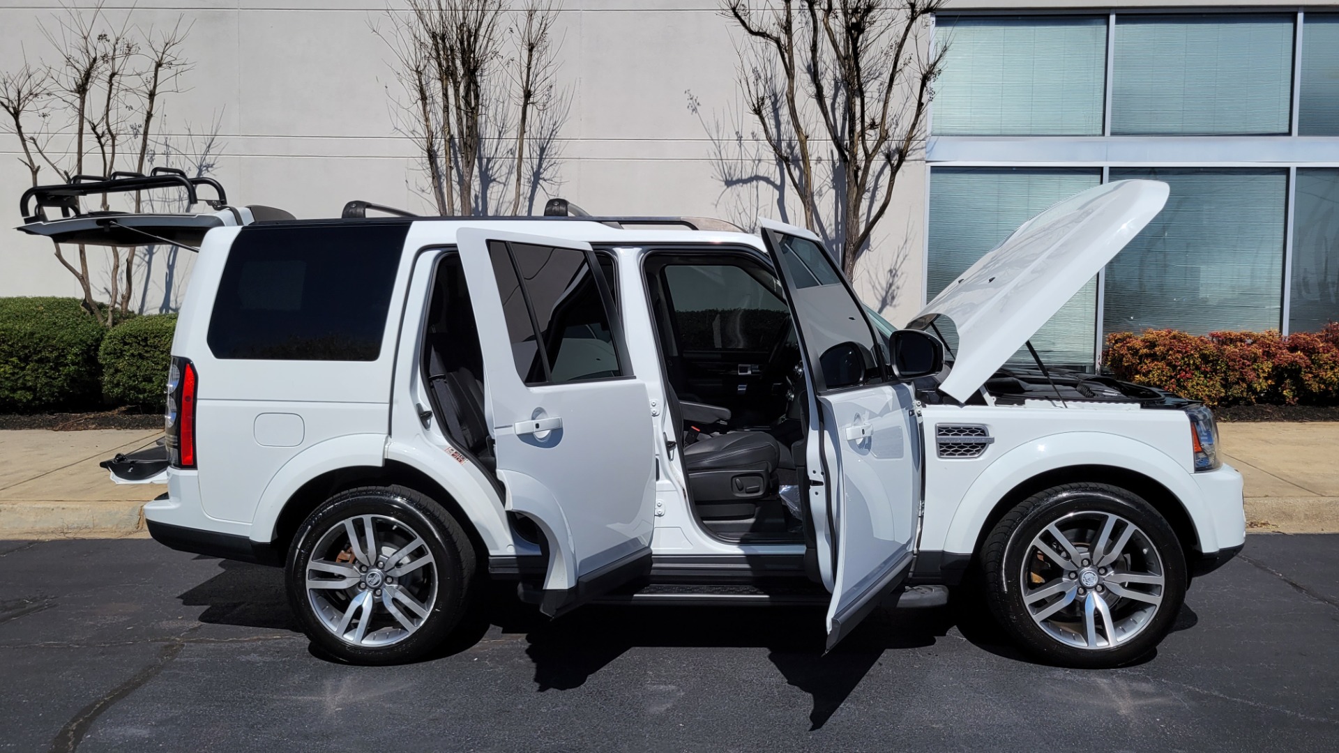 Used 2014 Land Rover LR4 HSE LUX / NAV / SUNROOF / 3-ROW / MERIDIAN / VISION ASST for sale Sold at Formula Imports in Charlotte NC 28227 13