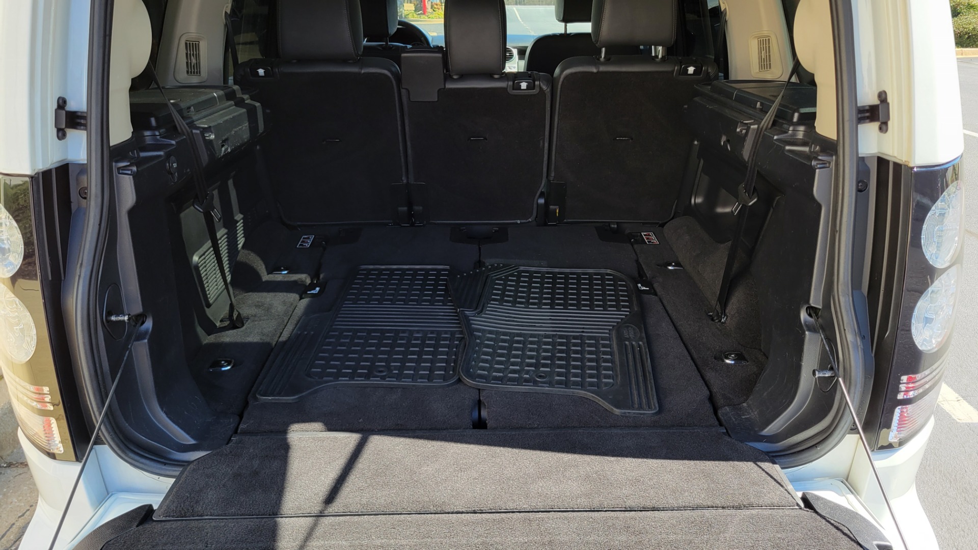 Used 2014 Land Rover LR4 HSE LUX / NAV / SUNROOF / 3-ROW / MERIDIAN / VISION ASST for sale Sold at Formula Imports in Charlotte NC 28227 17