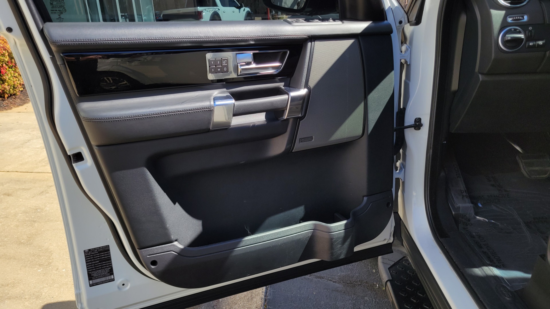 Used 2014 Land Rover LR4 HSE LUX / NAV / SUNROOF / 3-ROW / MERIDIAN / VISION ASST for sale Sold at Formula Imports in Charlotte NC 28227 21