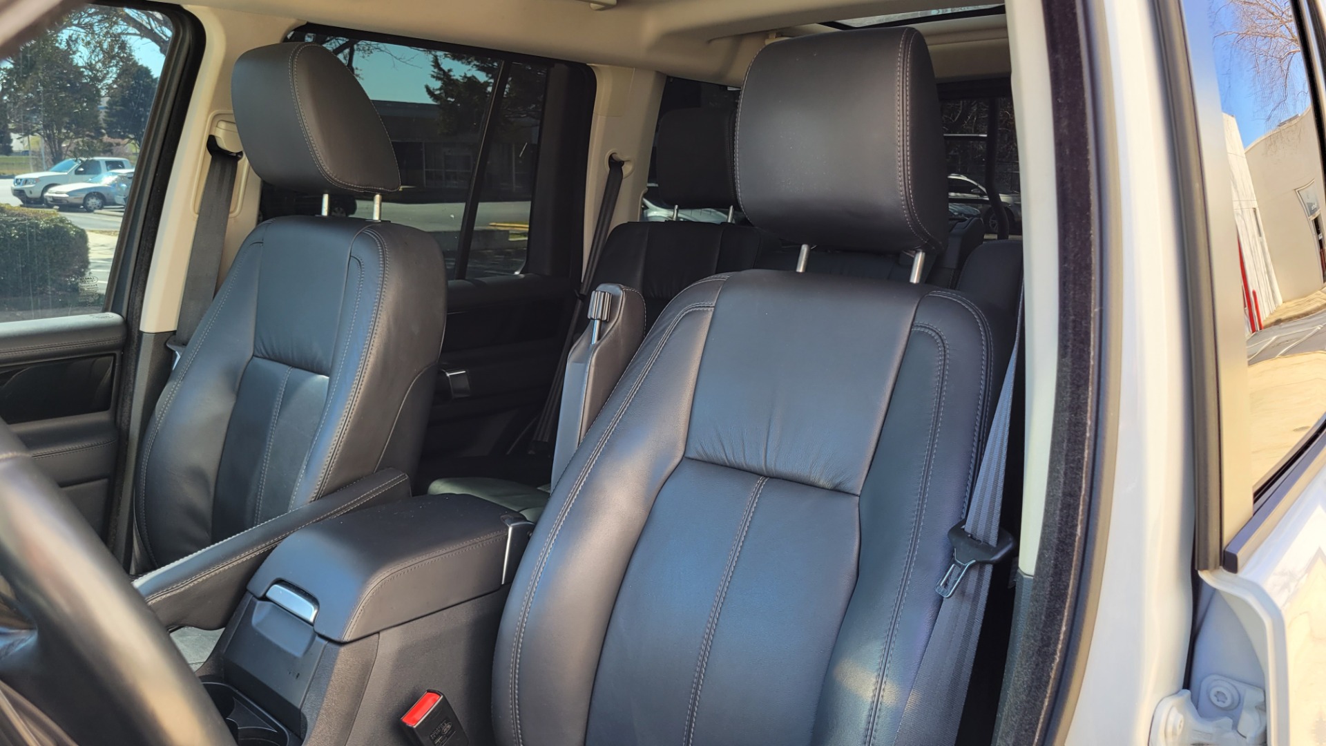 Used 2014 Land Rover LR4 HSE LUX / NAV / SUNROOF / 3-ROW / MERIDIAN / VISION ASST for sale Sold at Formula Imports in Charlotte NC 28227 27