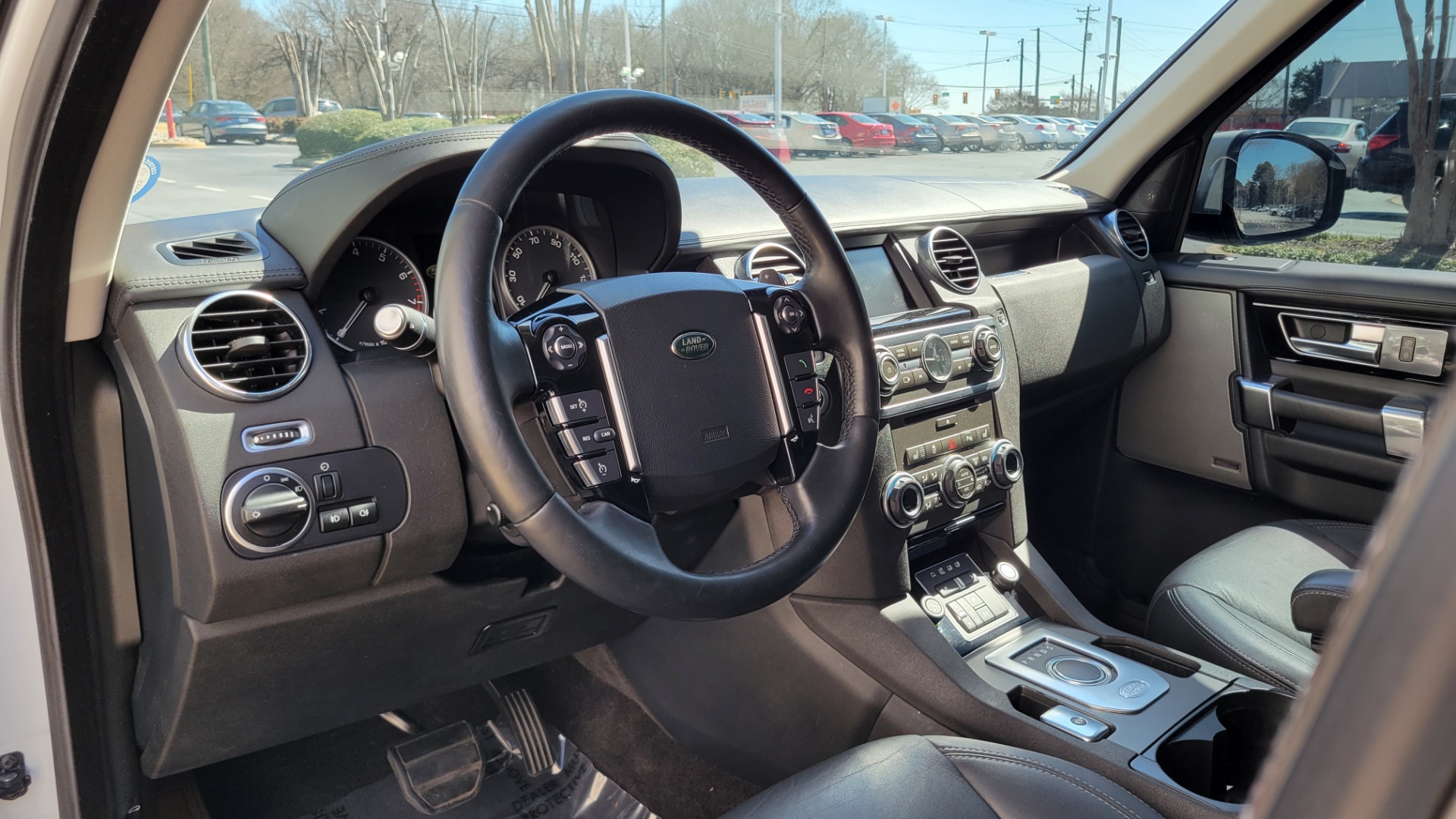 Used 2014 Land Rover LR4 HSE LUX / NAV / SUNROOF / 3-ROW / MERIDIAN / VISION ASST for sale Sold at Formula Imports in Charlotte NC 28227 28