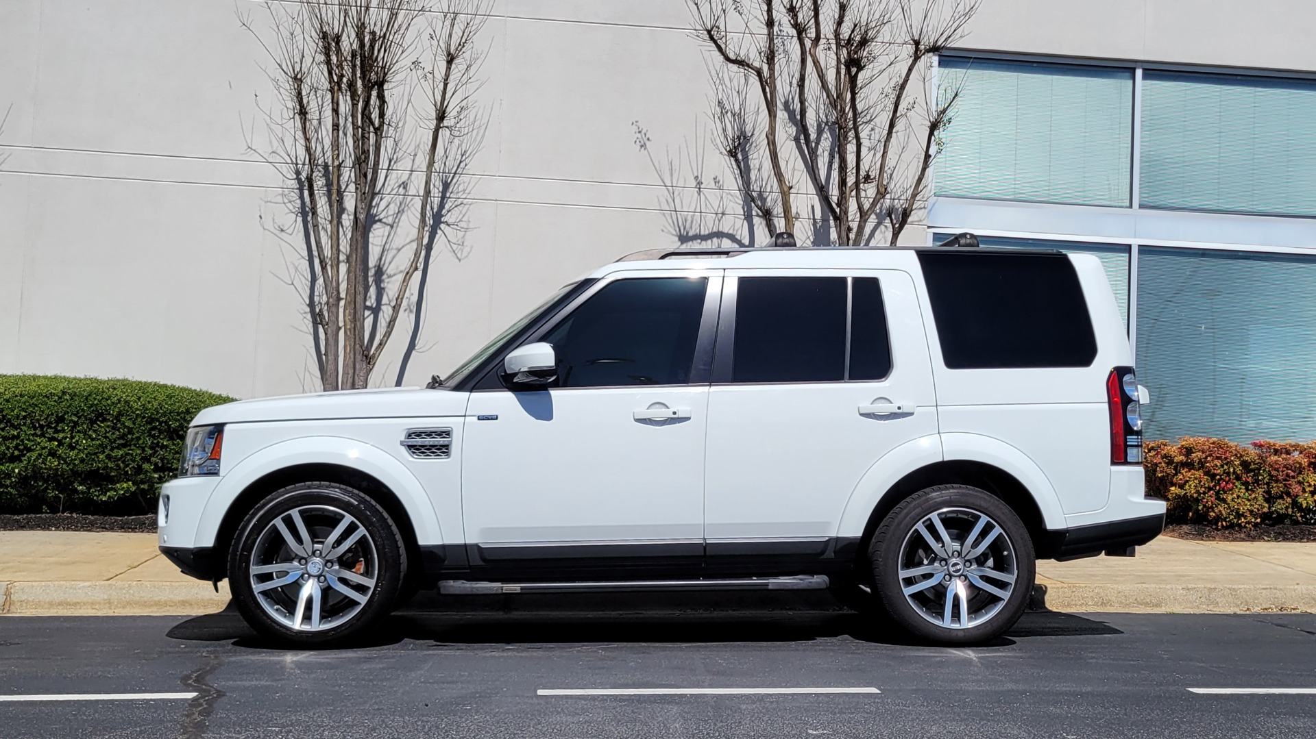 Used 2014 Land Rover LR4 HSE LUX / NAV / SUNROOF / 3-ROW / MERIDIAN / VISION ASST for sale Sold at Formula Imports in Charlotte NC 28227 3