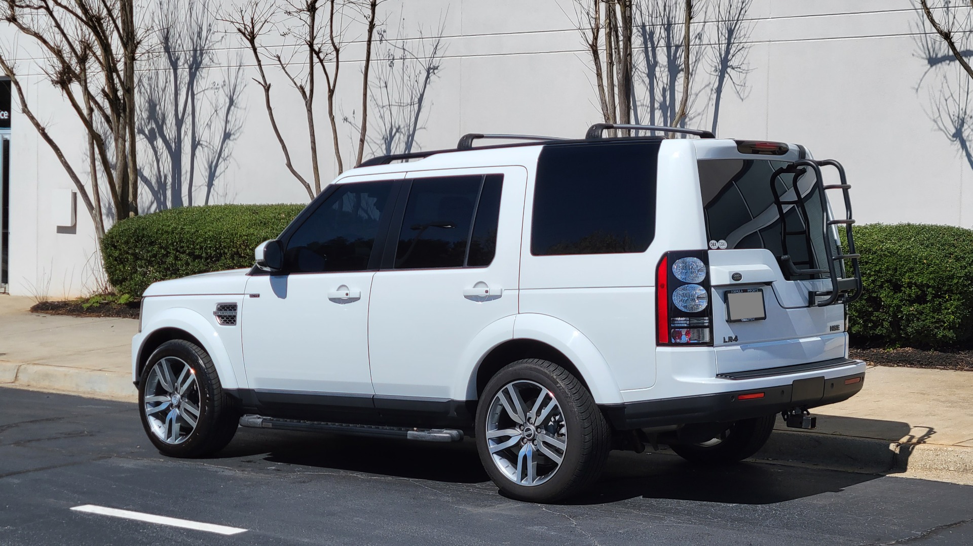 Used 2014 Land Rover LR4 HSE LUX / NAV / SUNROOF / 3-ROW / MERIDIAN / VISION ASST for sale Sold at Formula Imports in Charlotte NC 28227 4