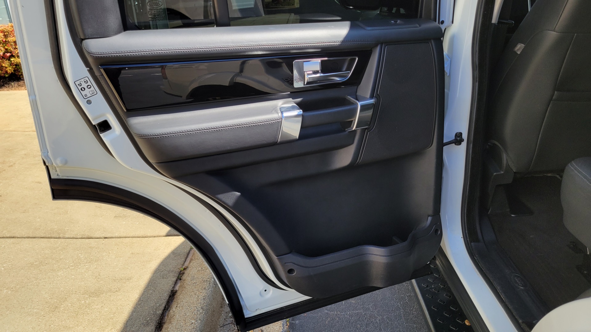 Used 2014 Land Rover LR4 HSE LUX / NAV / SUNROOF / 3-ROW / MERIDIAN / VISION ASST for sale Sold at Formula Imports in Charlotte NC 28227 48