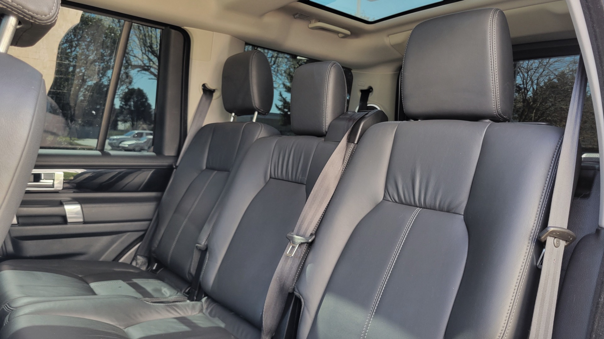 Used 2014 Land Rover LR4 HSE LUX / NAV / SUNROOF / 3-ROW / MERIDIAN / VISION ASST for sale Sold at Formula Imports in Charlotte NC 28227 50