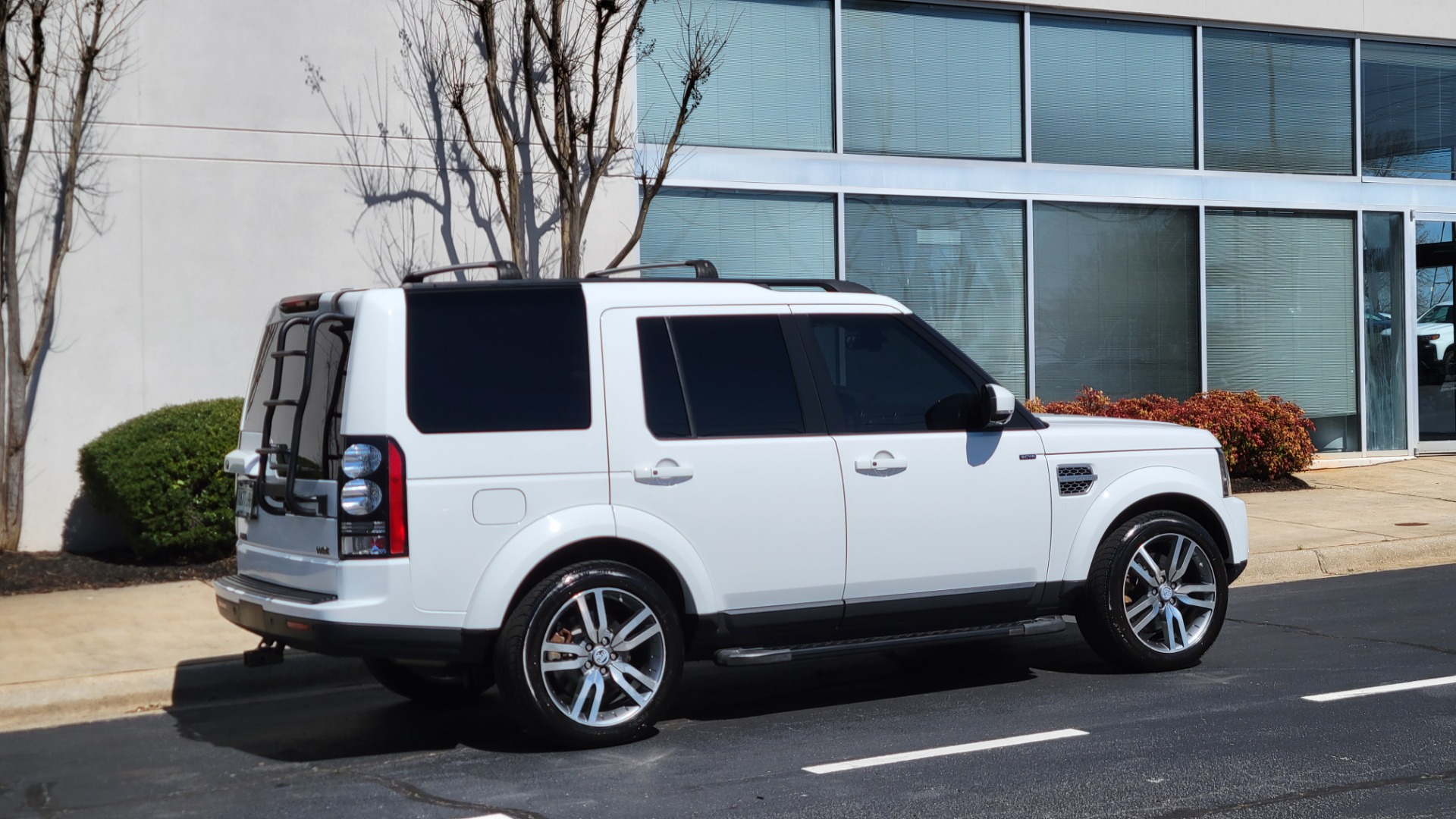 Used 2014 Land Rover LR4 HSE LUX / NAV / SUNROOF / 3-ROW / MERIDIAN / VISION ASST for sale Sold at Formula Imports in Charlotte NC 28227 8