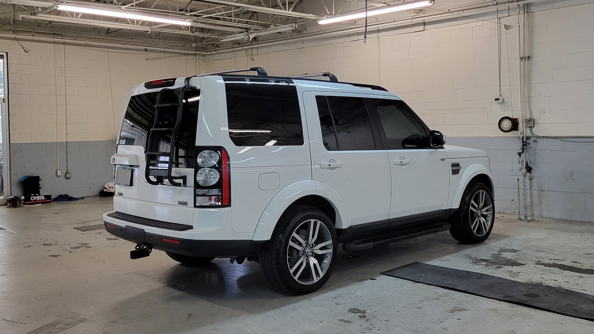 Used 2014 Land Rover LR4 HSE LUX / NAV / SUNROOF / 3-ROW / MERIDIAN / VISION ASST for sale Sold at Formula Imports in Charlotte NC 28227 92