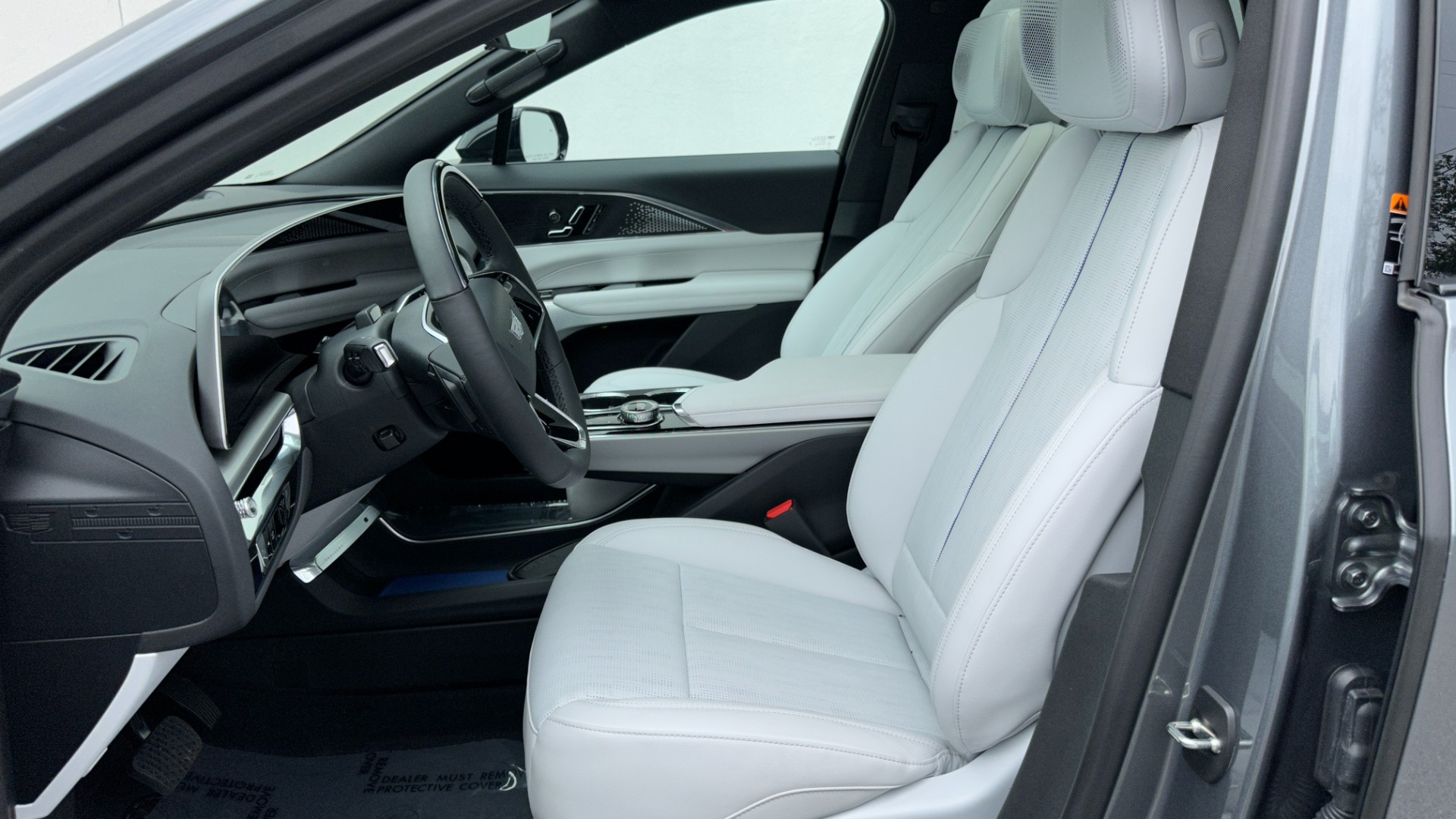 Used 2023 Cadillac LYRIQ AWD Luxury for sale $76,000 at Formula Imports in Charlotte NC 28227 17