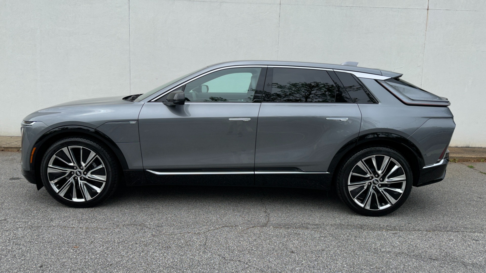 Used 2023 Cadillac LYRIQ AWD Luxury for sale $76,000 at Formula Imports in Charlotte NC 28227 3
