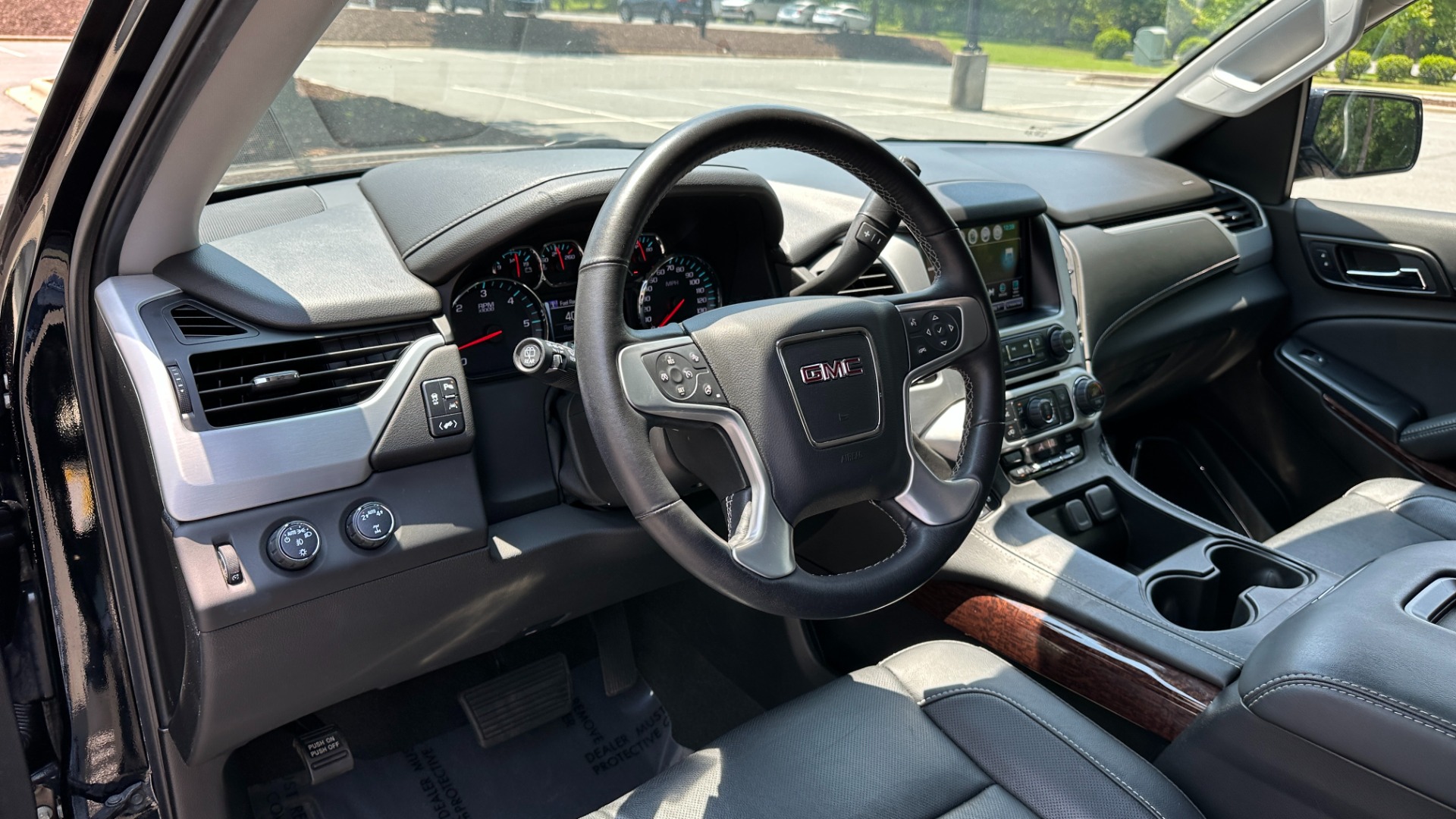 Used 2020 GMC Yukon SLT / OPEN ROAD PKG / CAPTAIN CHAIRS / CHROME GRILLE / POLISHED WHEELS for sale $47,695 at Formula Imports in Charlotte NC 28227 11