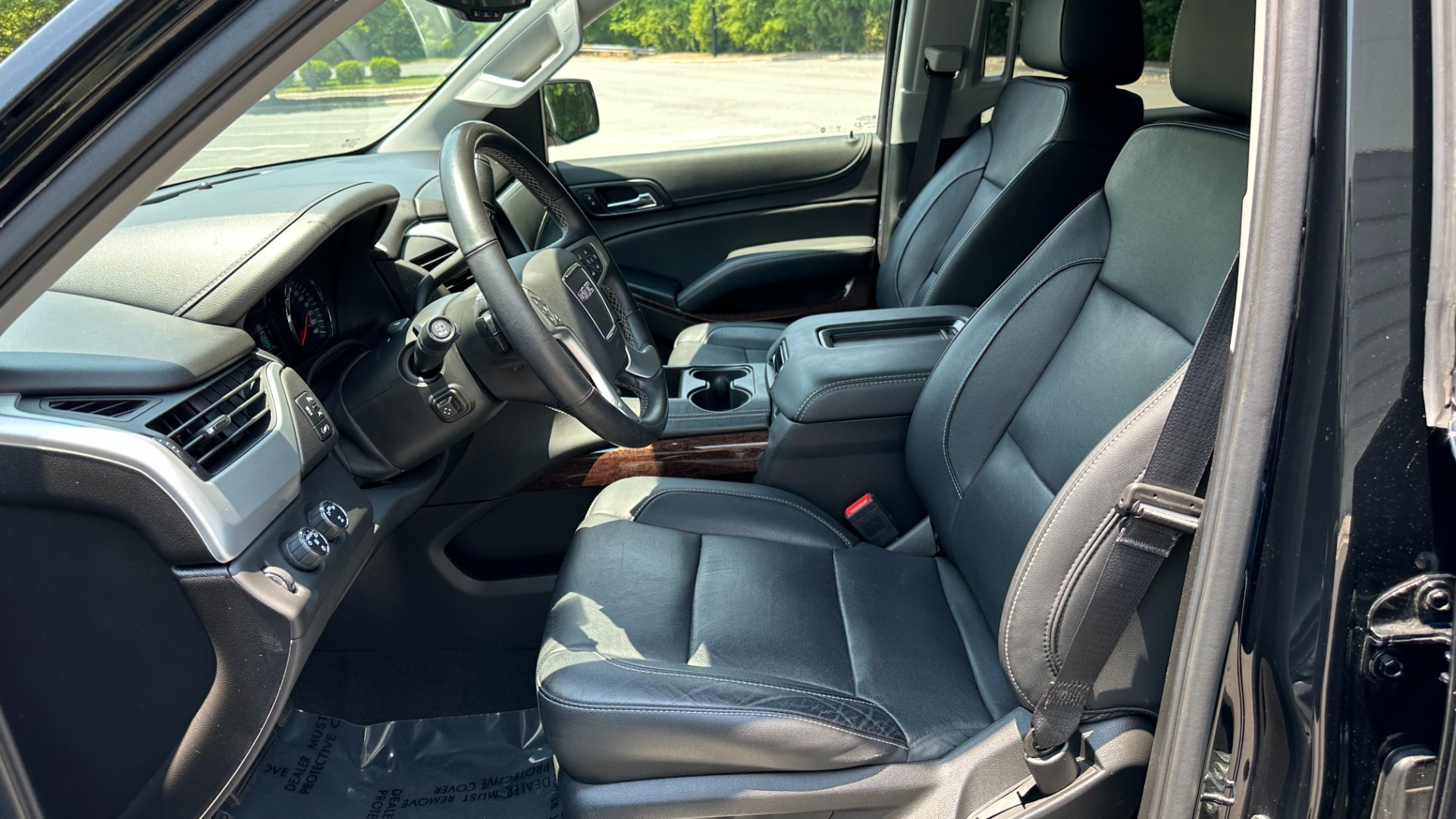 Used 2020 GMC Yukon SLT / OPEN ROAD PKG / CAPTAIN CHAIRS / CHROME GRILLE / POLISHED WHEELS for sale $47,695 at Formula Imports in Charlotte NC 28227 12
