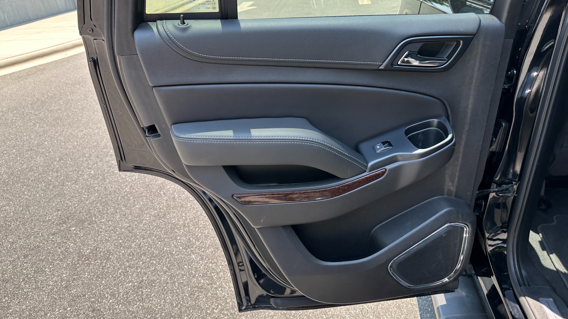 Used 2020 GMC Yukon SLT / OPEN ROAD PKG / CAPTAIN CHAIRS / CHROME GRILLE / POLISHED WHEELS for sale Sold at Formula Imports in Charlotte NC 28227 25