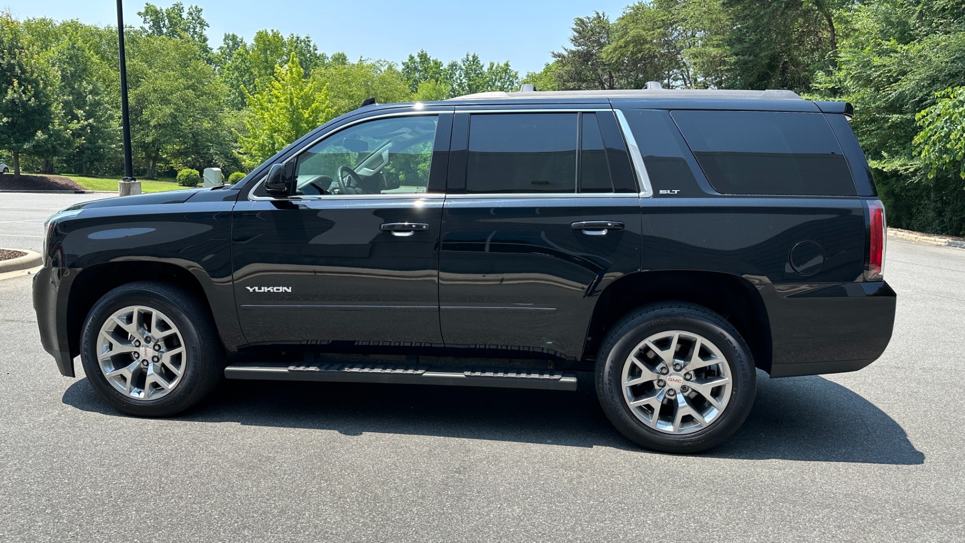 Used 2020 GMC Yukon SLT / OPEN ROAD PKG / CAPTAIN CHAIRS / CHROME GRILLE / POLISHED WHEELS for sale $47,695 at Formula Imports in Charlotte NC 28227 3