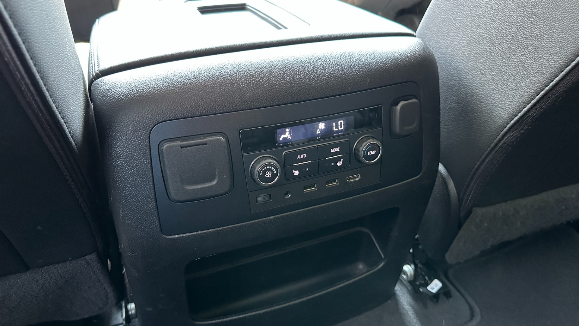 Used 2020 GMC Yukon SLT / OPEN ROAD PKG / CAPTAIN CHAIRS / CHROME GRILLE / POLISHED WHEELS for sale $47,695 at Formula Imports in Charlotte NC 28227 31