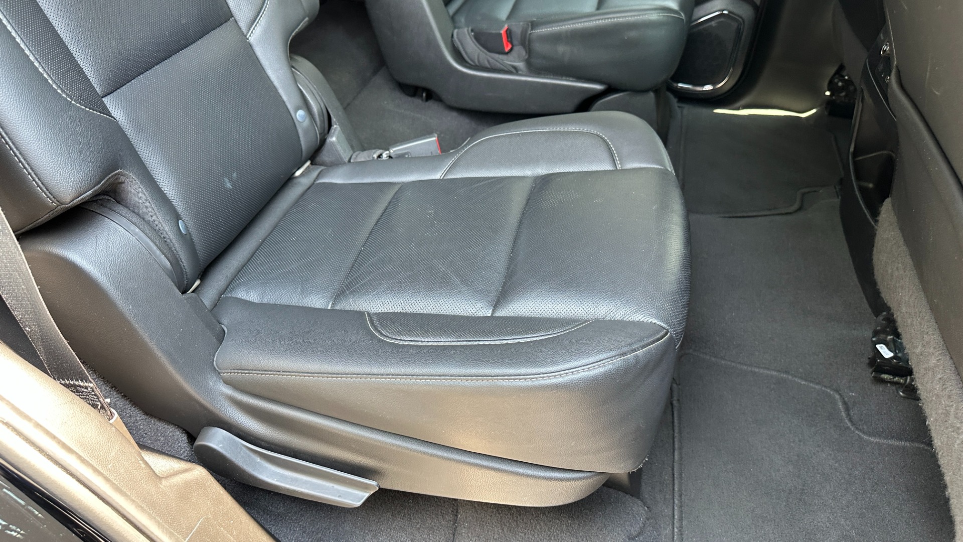 Used 2020 GMC Yukon SLT / OPEN ROAD PKG / CAPTAIN CHAIRS / CHROME GRILLE / POLISHED WHEELS for sale $47,695 at Formula Imports in Charlotte NC 28227 39