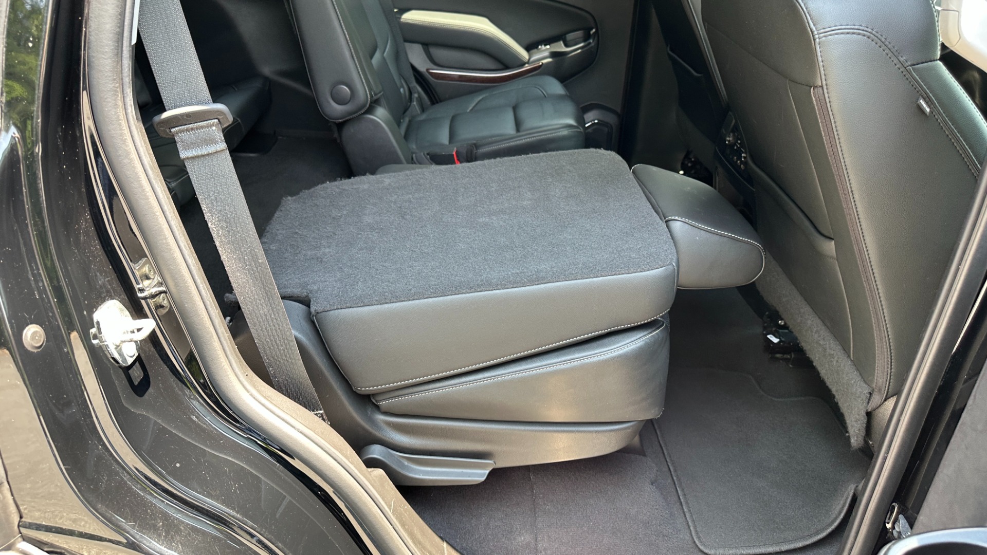 Used 2020 GMC Yukon SLT / OPEN ROAD PKG / CAPTAIN CHAIRS / CHROME GRILLE / POLISHED WHEELS for sale $47,695 at Formula Imports in Charlotte NC 28227 41