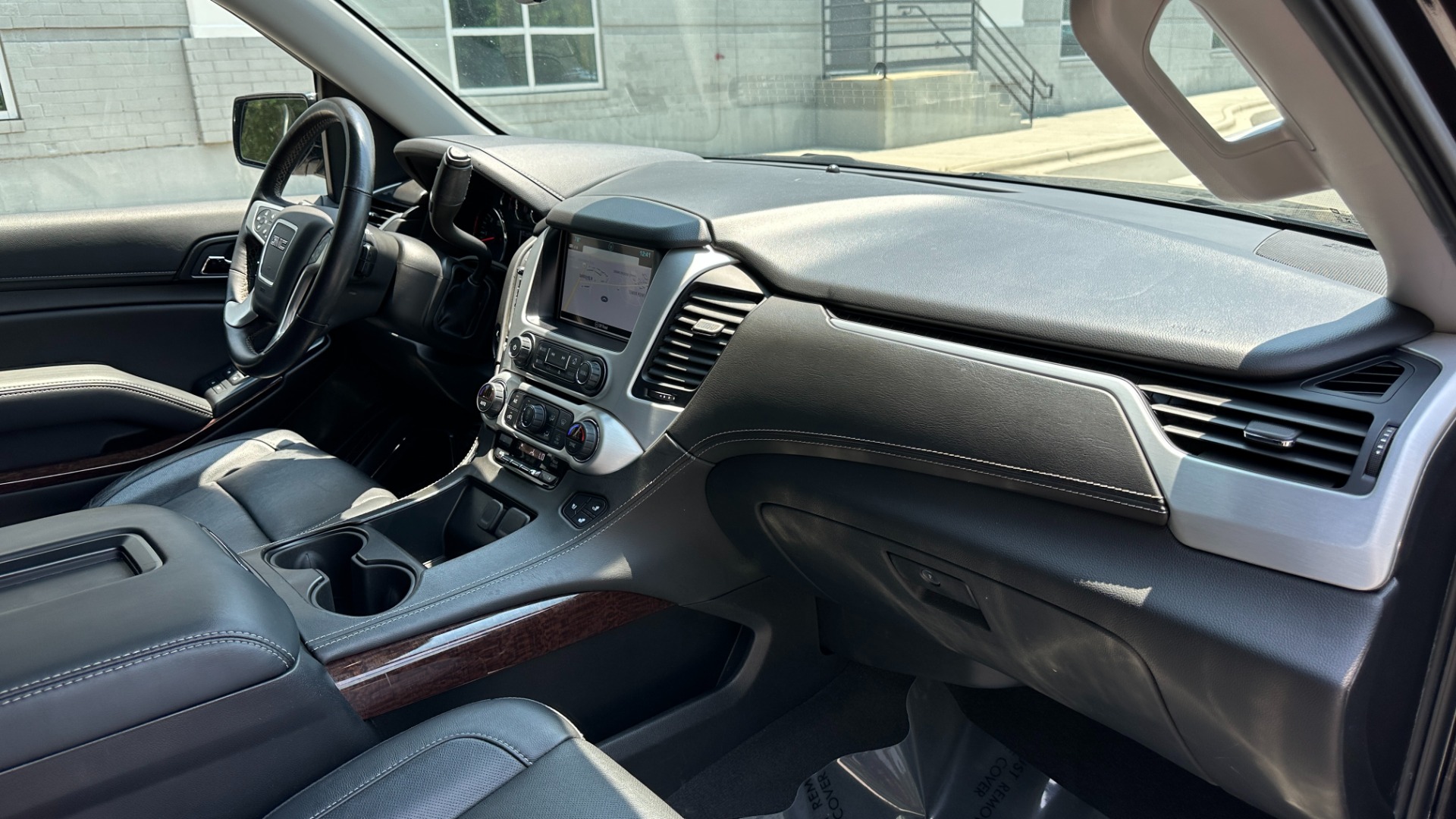 Used 2020 GMC Yukon SLT / OPEN ROAD PKG / CAPTAIN CHAIRS / CHROME GRILLE / POLISHED WHEELS for sale Sold at Formula Imports in Charlotte NC 28227 43