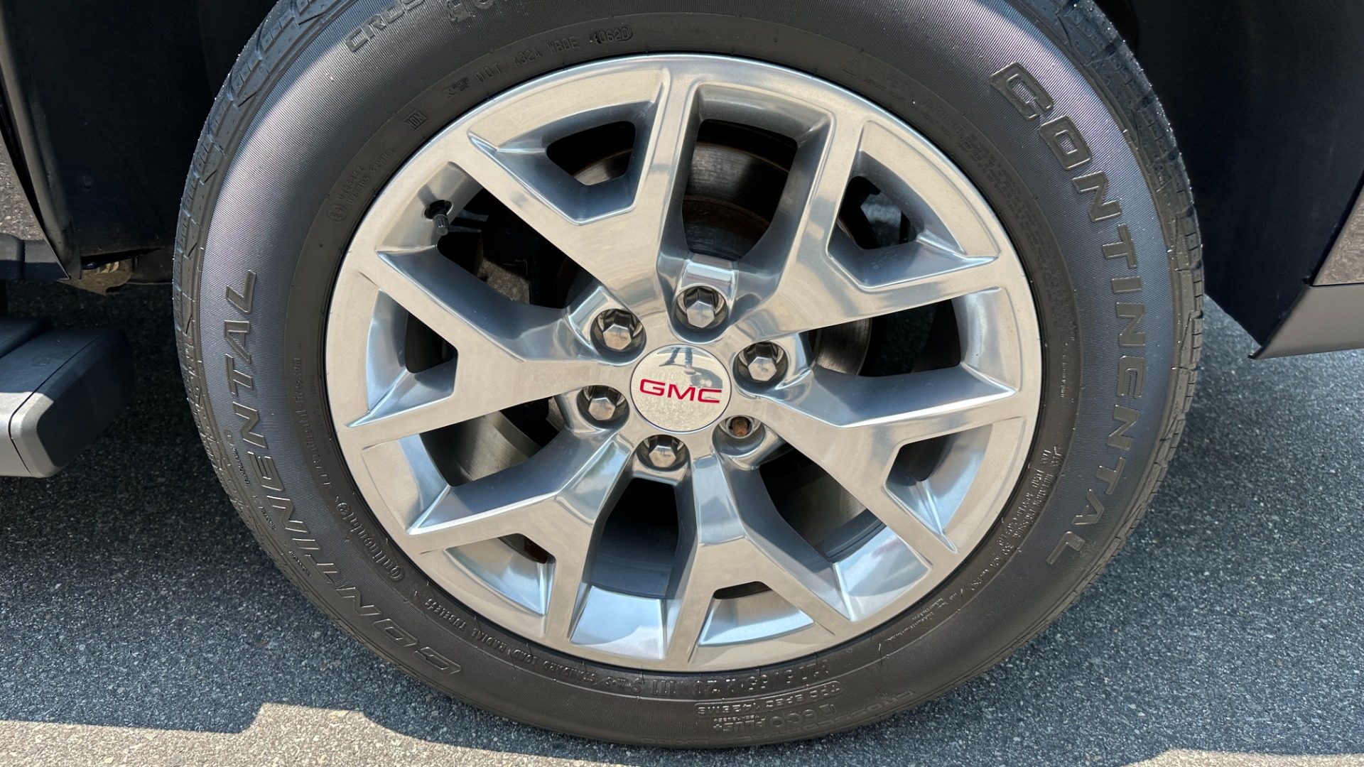 Used 2020 GMC Yukon SLT / OPEN ROAD PKG / CAPTAIN CHAIRS / CHROME GRILLE / POLISHED WHEELS for sale Sold at Formula Imports in Charlotte NC 28227 59