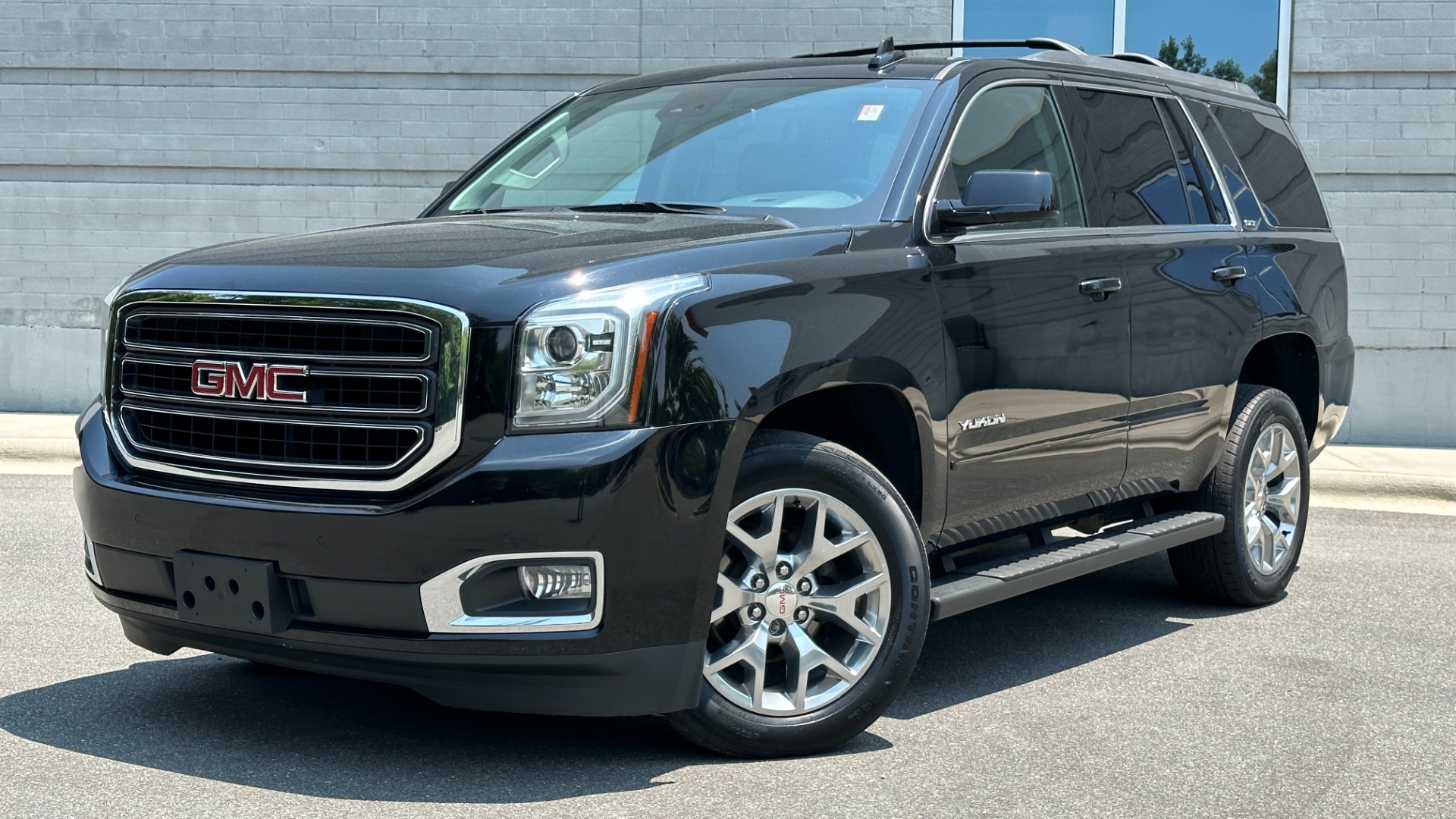 Used 2020 GMC Yukon SLT / OPEN ROAD PKG / CAPTAIN CHAIRS / CHROME GRILLE / POLISHED WHEELS for sale $47,695 at Formula Imports in Charlotte NC 28227 1