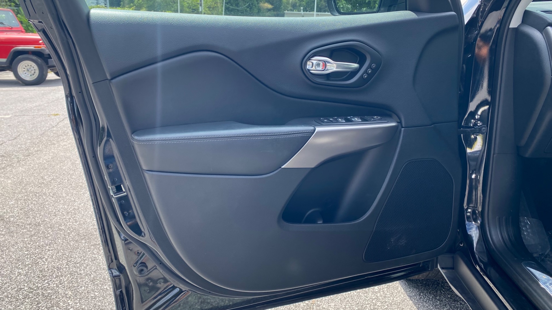 Used 2019 Jeep Cherokee Limited for sale $22,750 at Formula Imports in Charlotte NC 28227 15